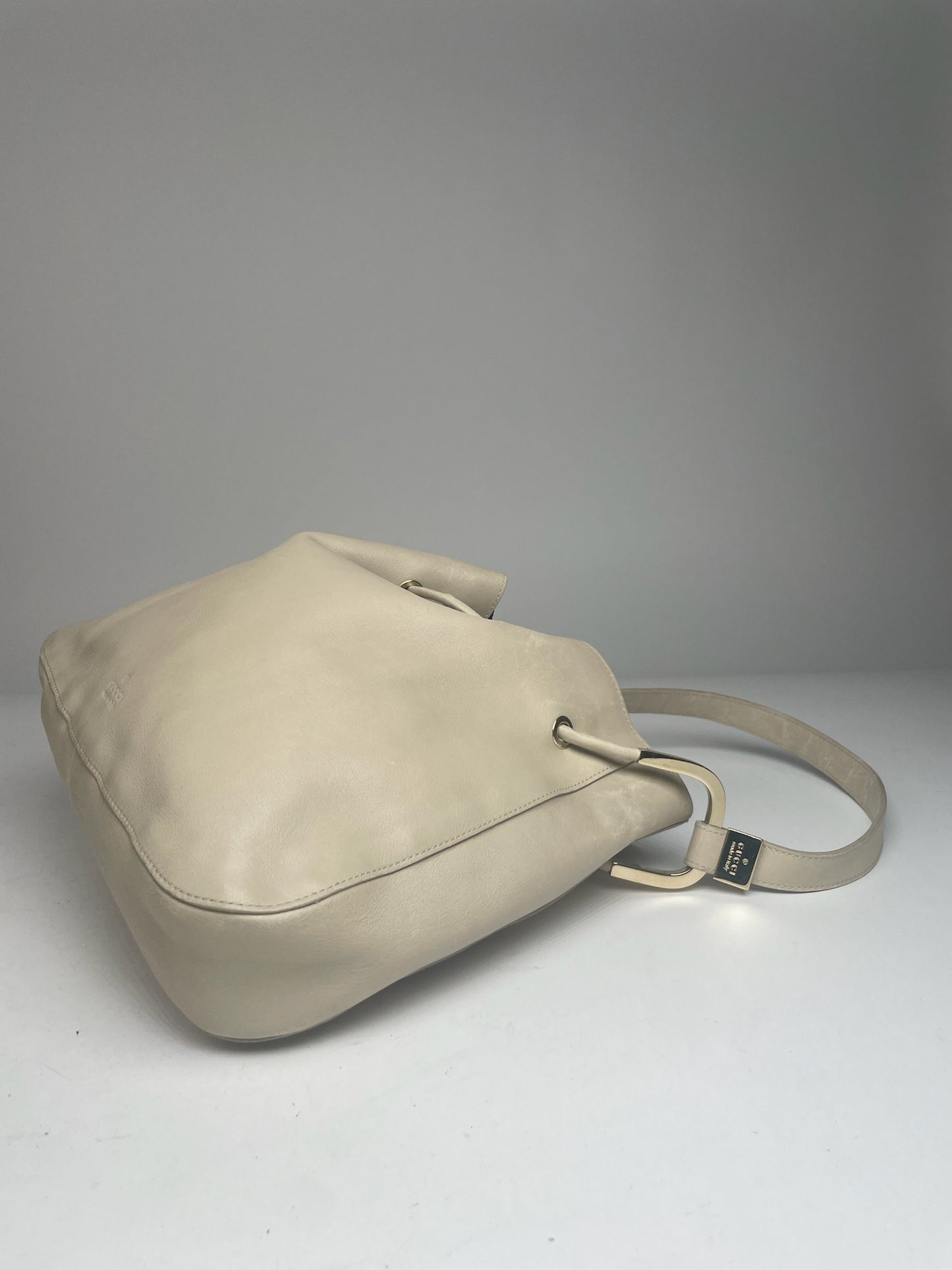 Vintage Gucci Leather Bucket Bag White