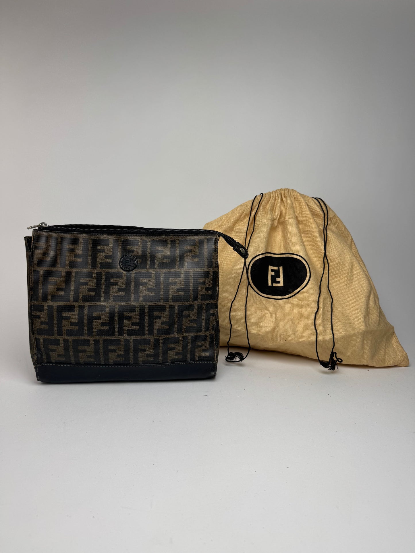 Pochette vintage Fendi FF en cuir marron