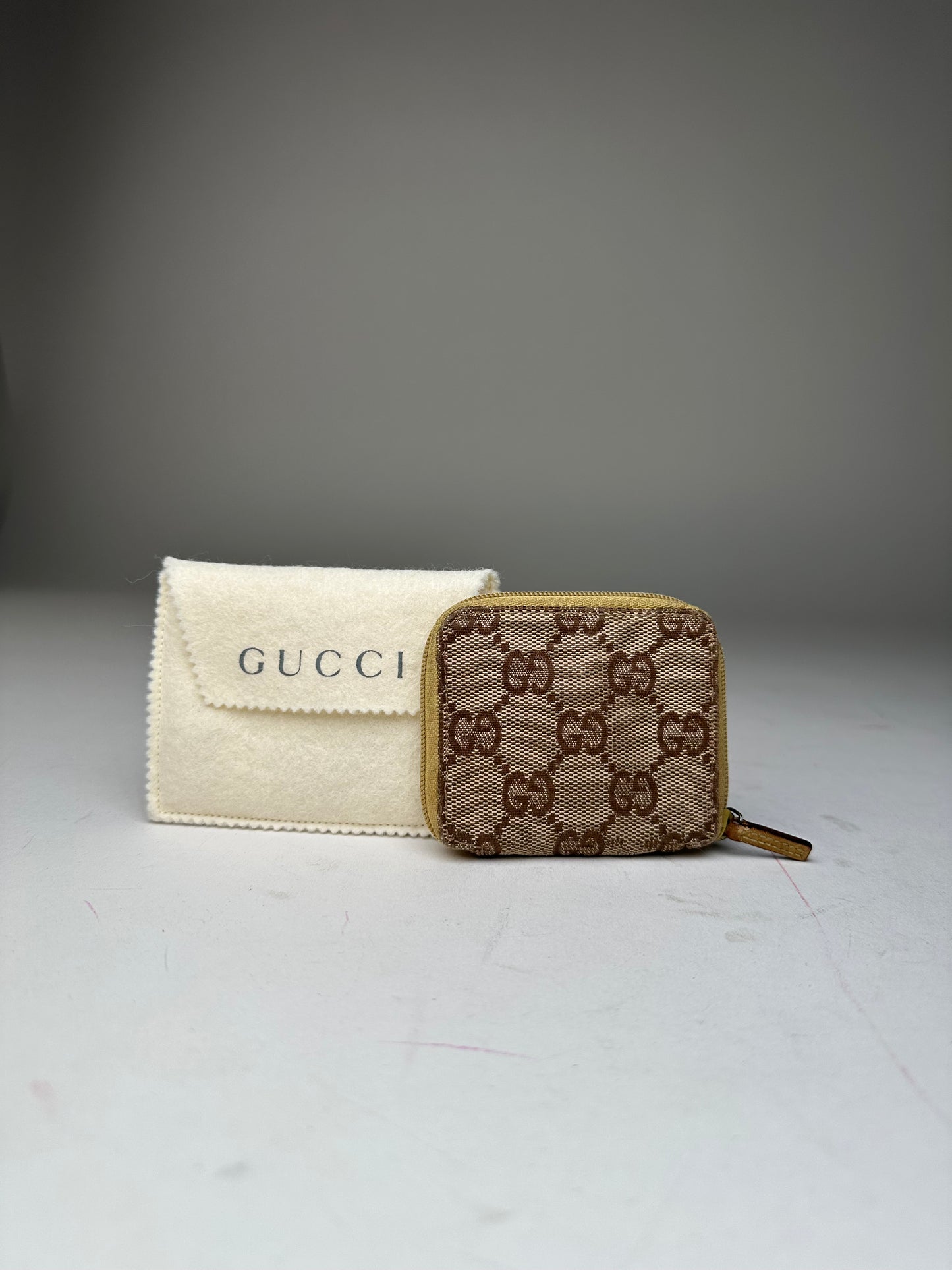 Vintage Gucci GG Monogram Canvas Leather Zip Purse Beige Brown