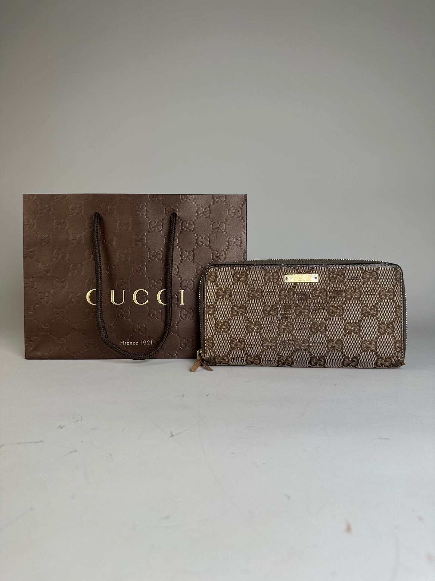 Vintage Gucci GG Supreme Canvas Zip Wallet Beige Brown