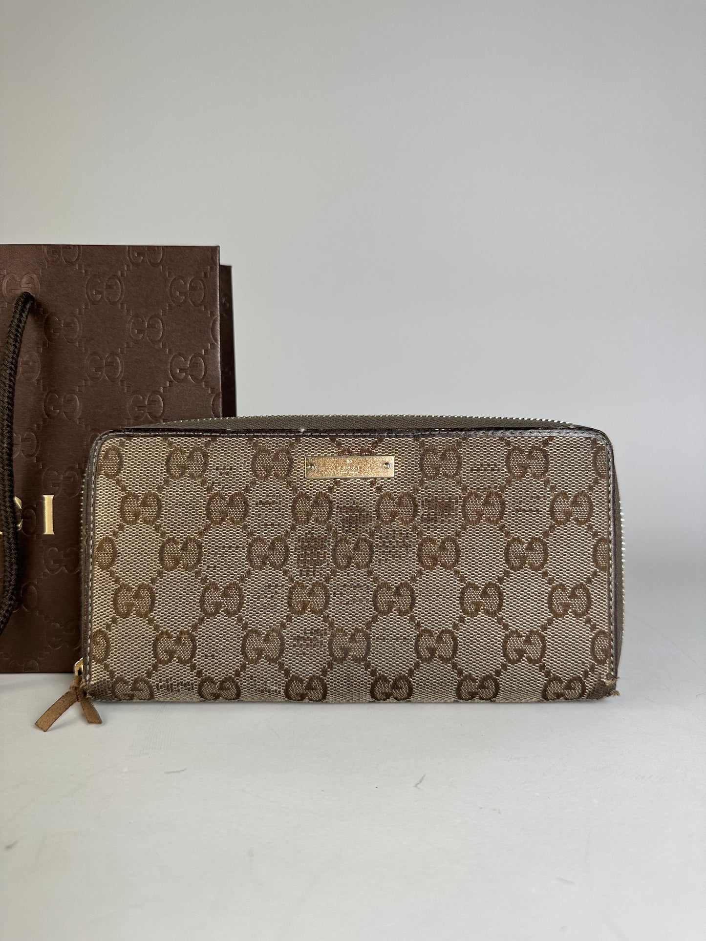 Vintage Gucci GG Supreme Canvas Zip Wallet Beige Brown