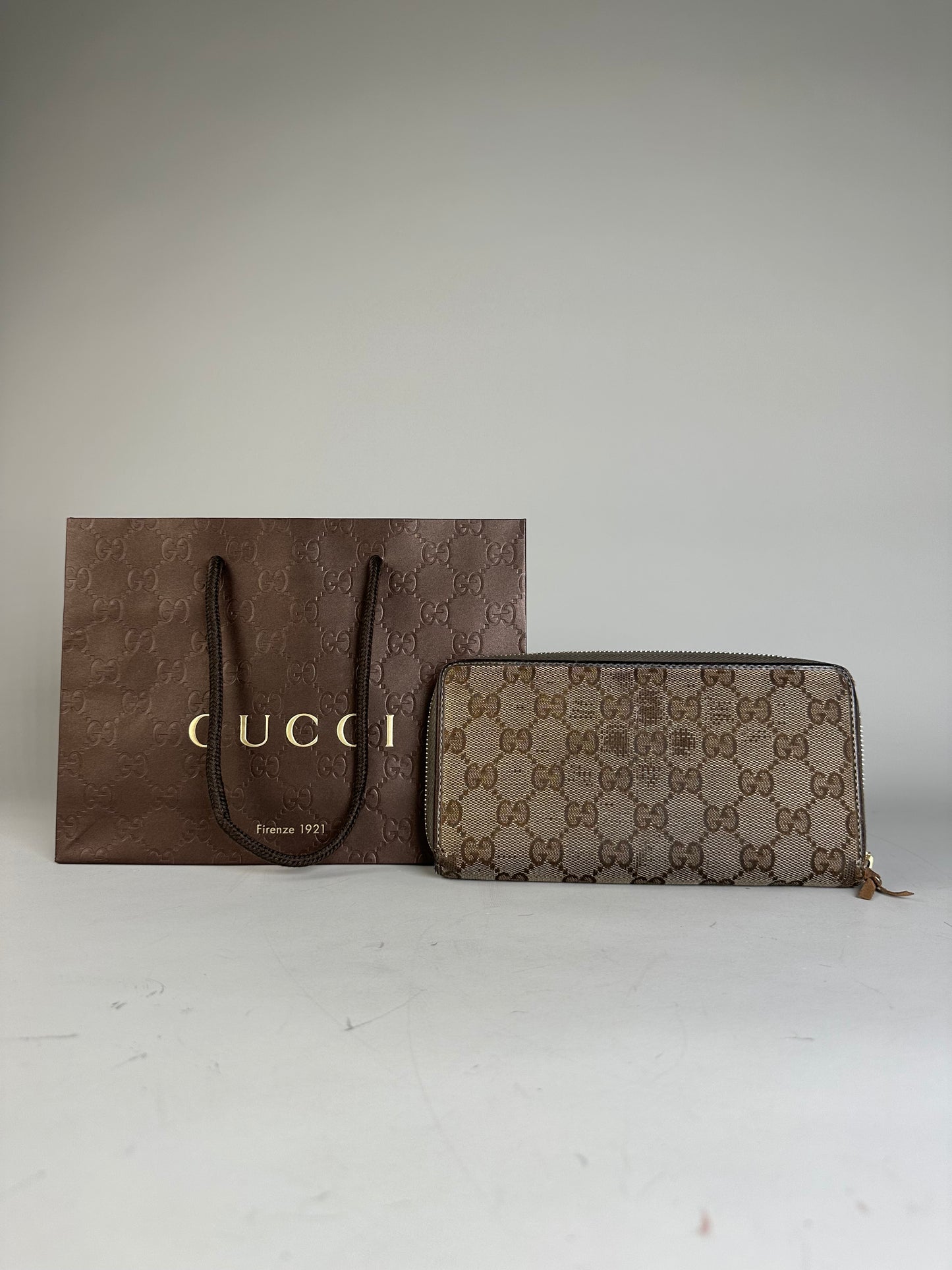 Vintage Gucci GG Supreme Canvas Zip Wallet Beige Brown