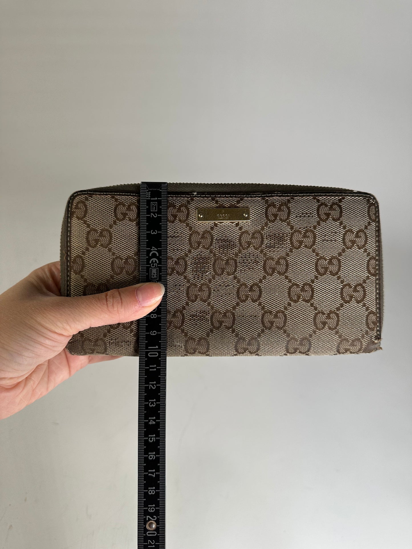 Vintage Gucci GG Supreme Canvas Zip Wallet Beige Brown