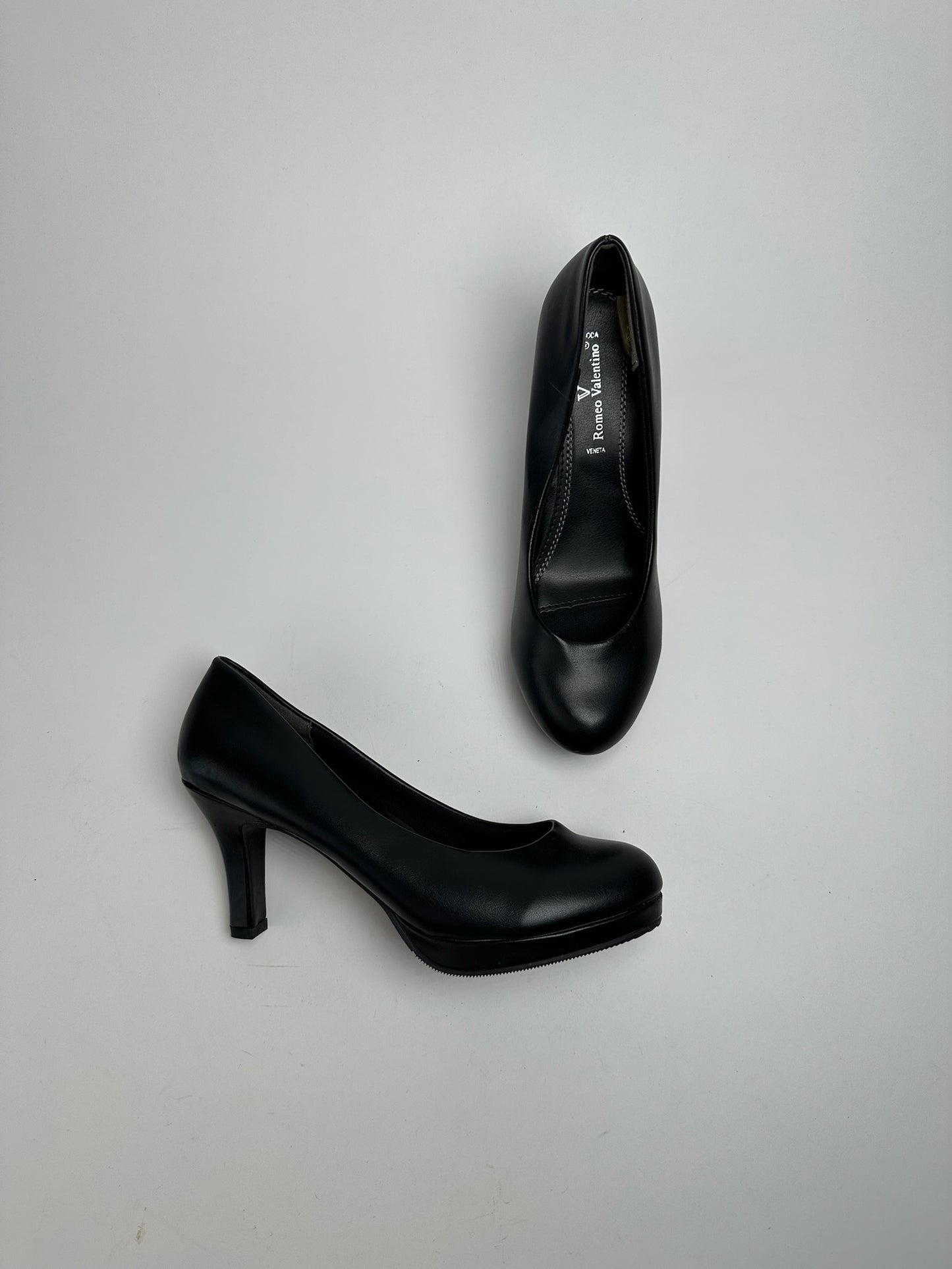 Vintage Valentino Leather Pumps black