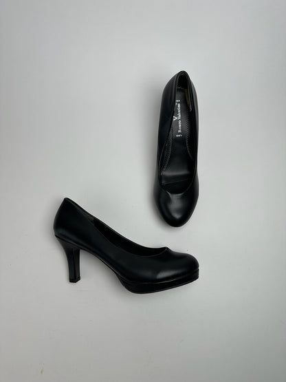 Vintage Valentino Leather Pumps black