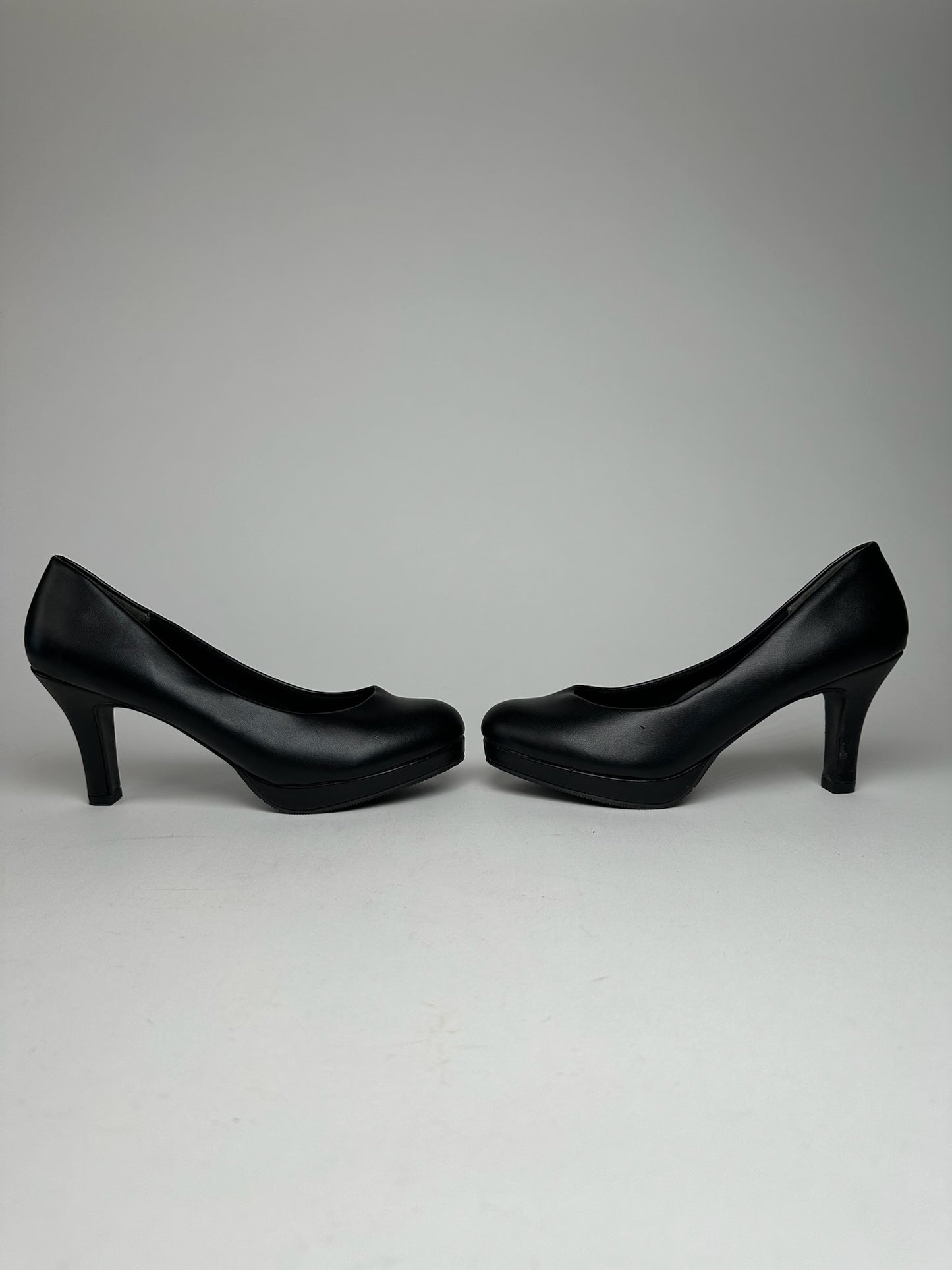Vintage Valentino Leather Pumps black