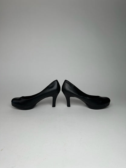 Vintage Valentino Leather Pumps black
