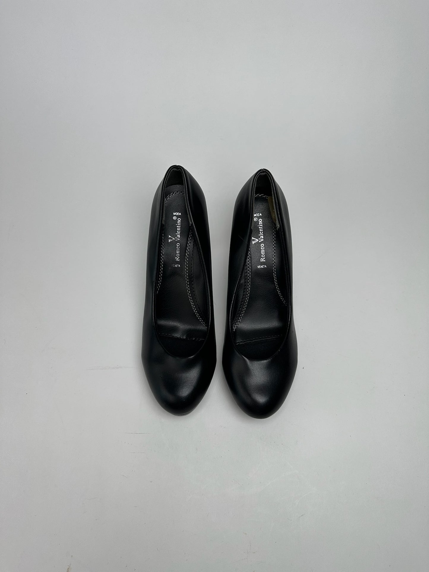 Vintage Valentino Leather Pumps black