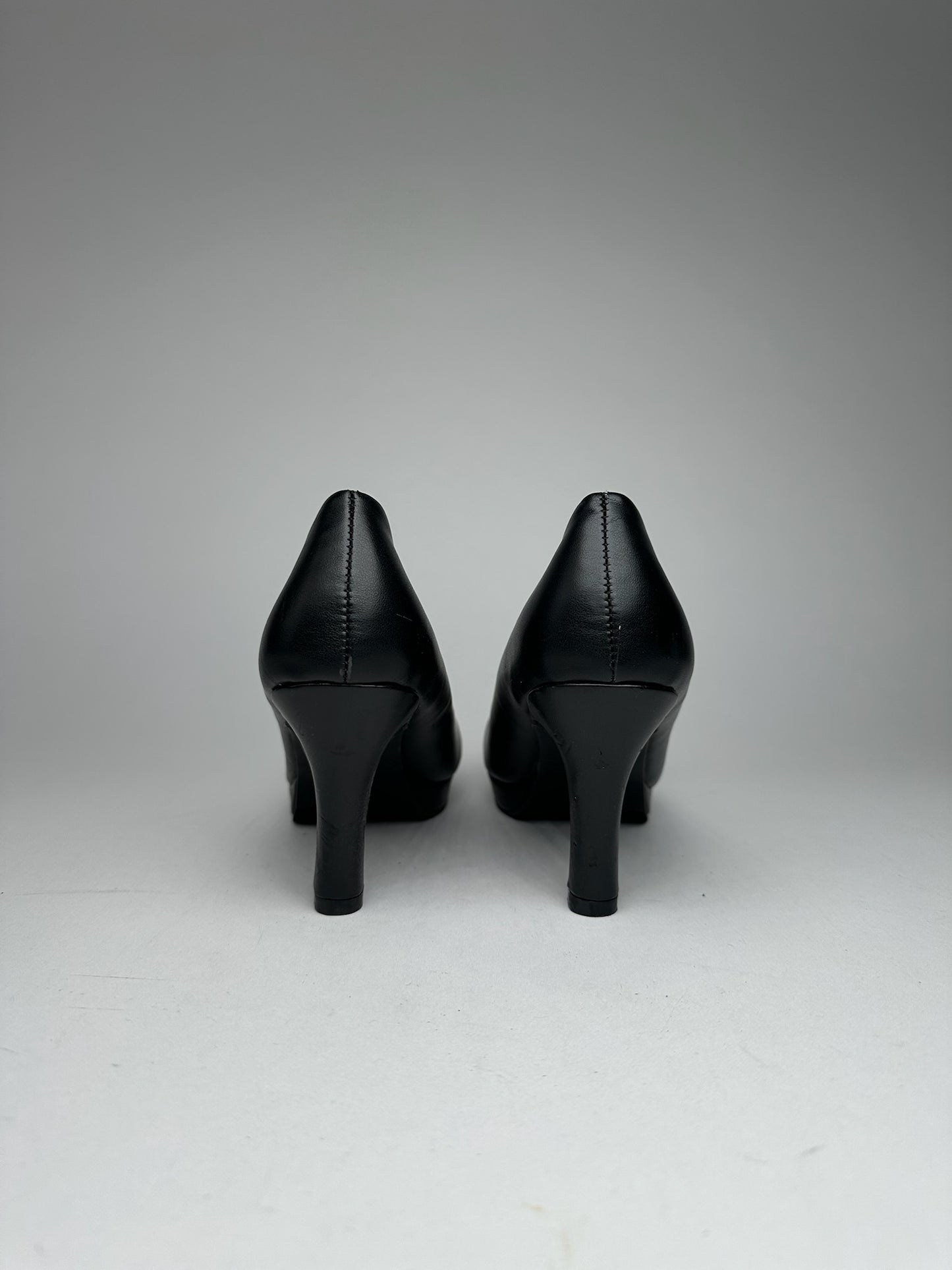 Vintage Valentino Leather Pumps black