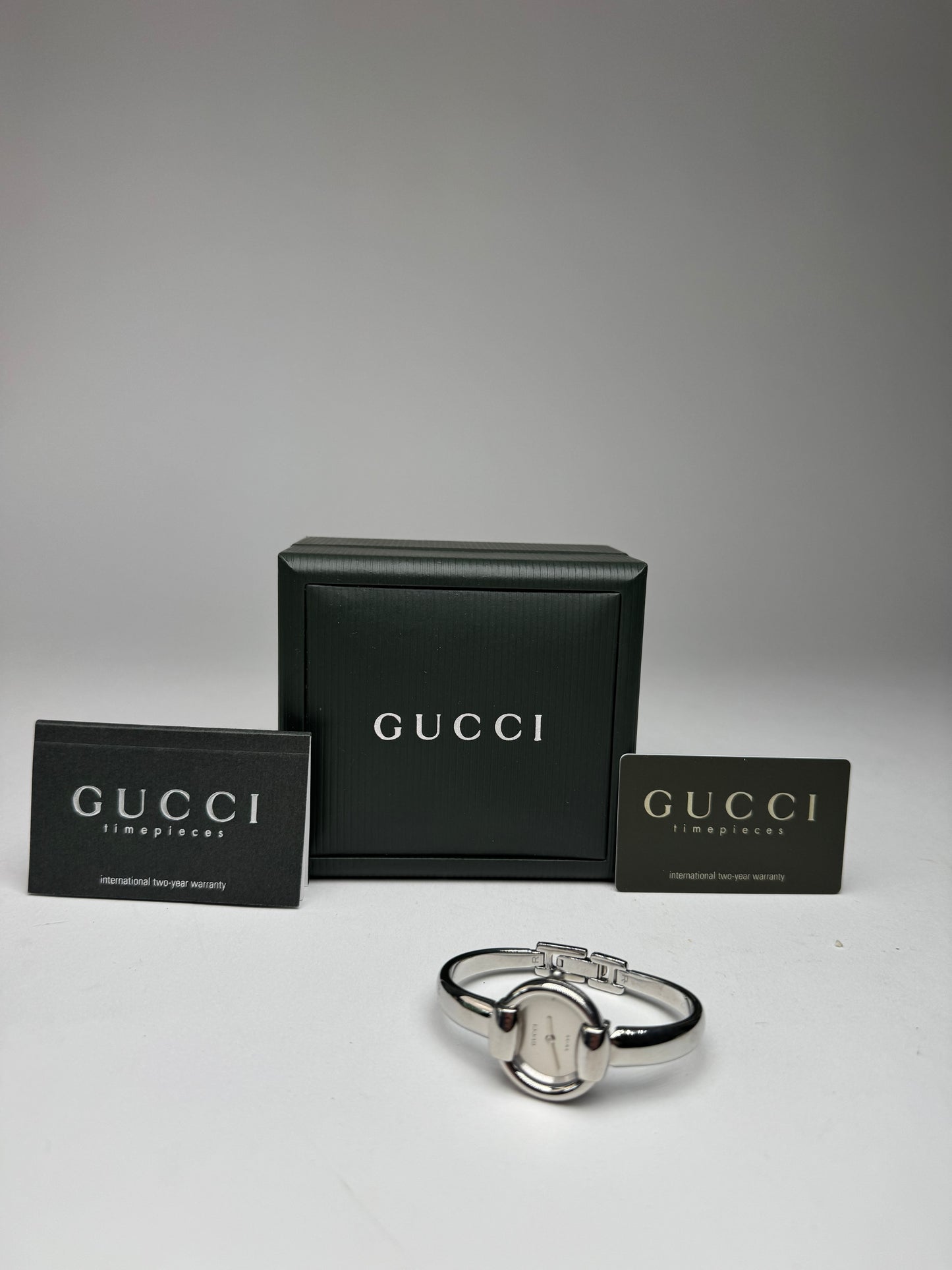 Montre Gucci vintage en acier avec mors argenté, ensemble complet