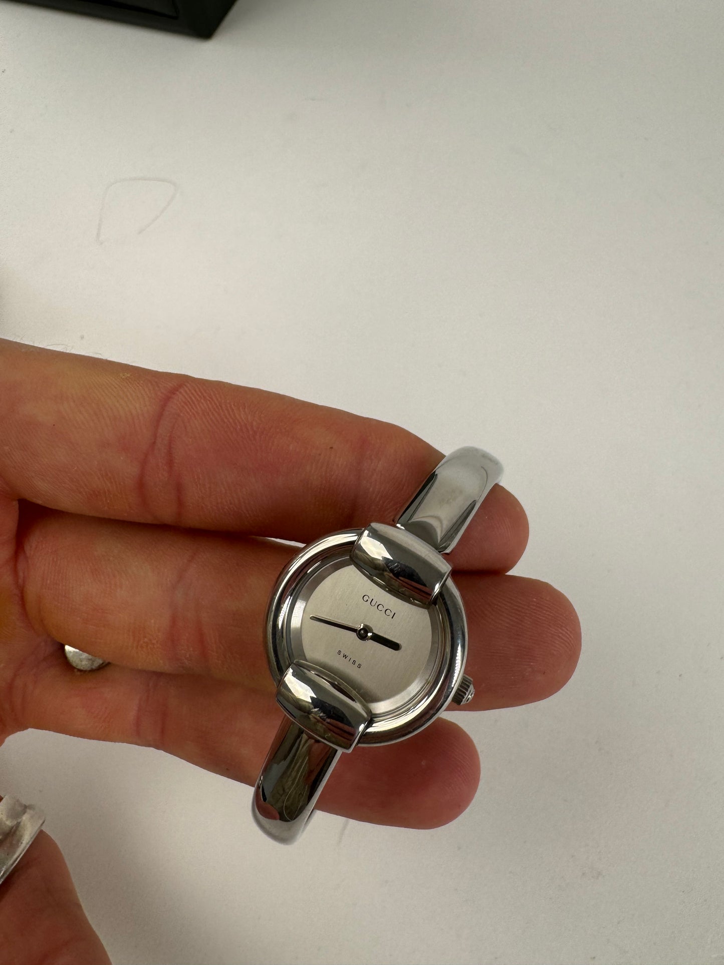 Montre Gucci vintage en acier avec mors argenté, ensemble complet