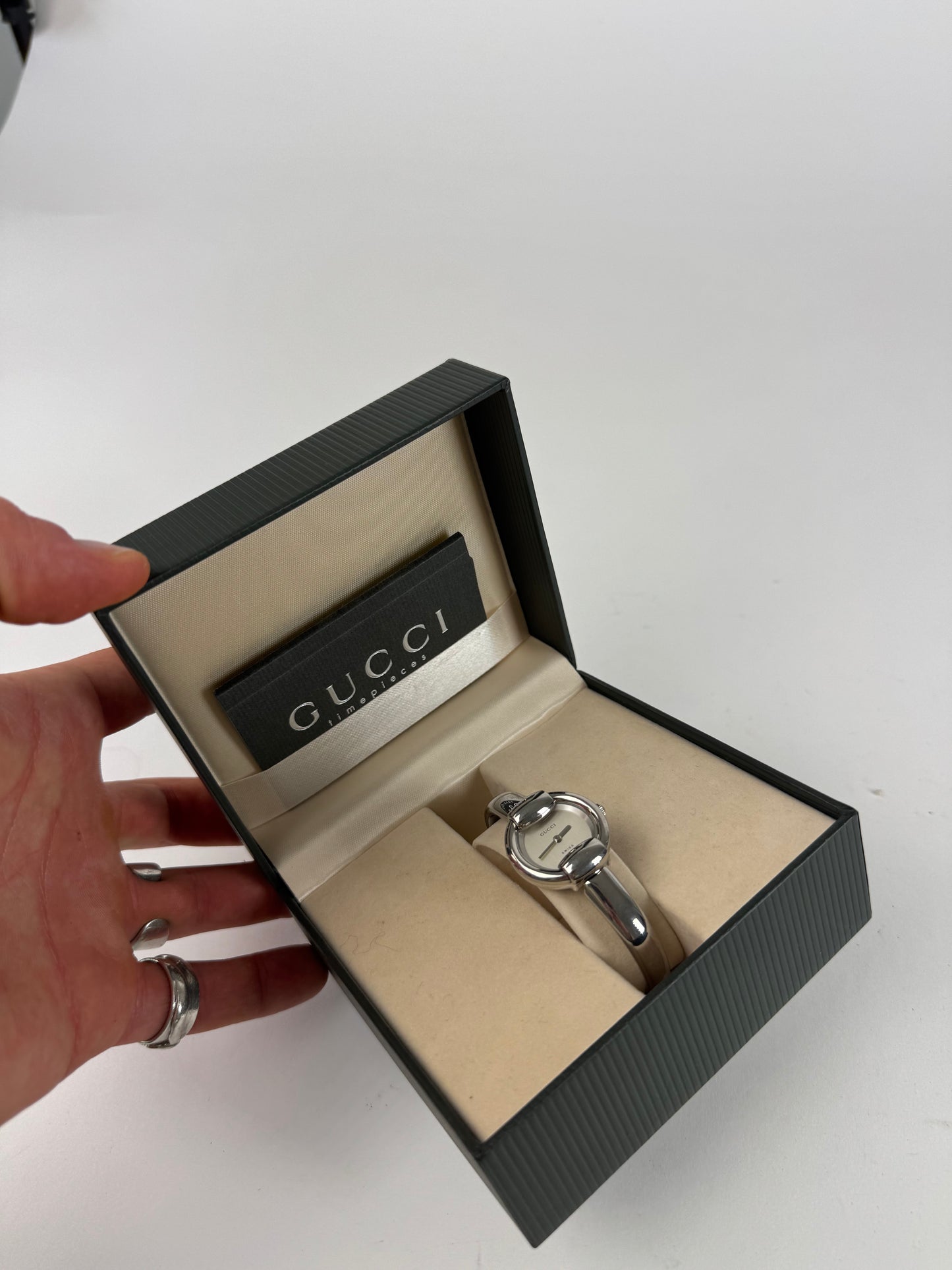 Montre Gucci vintage en acier avec mors argenté, ensemble complet