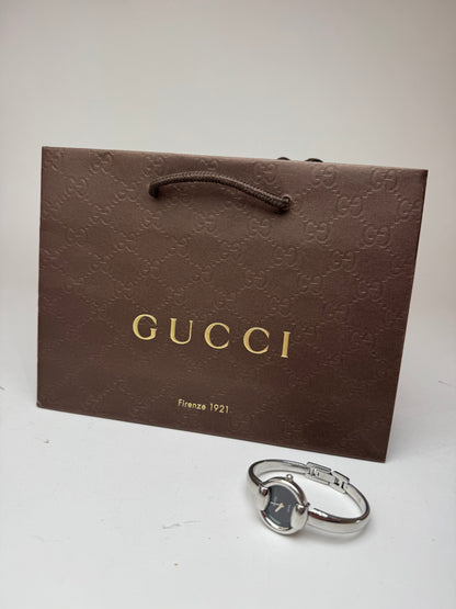 Montre Gucci vintage en métal avec mors argenté