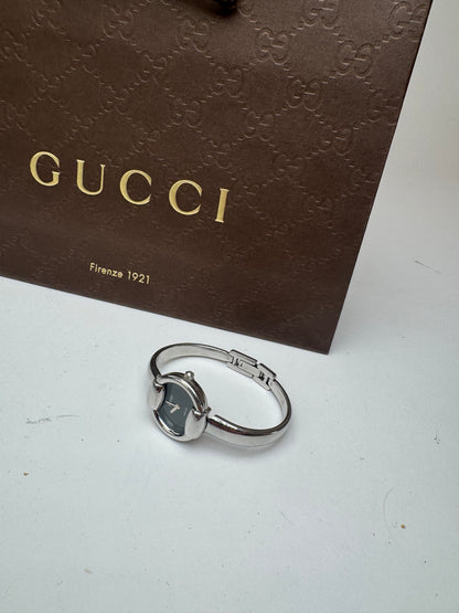 Montre Gucci vintage en métal avec mors argenté