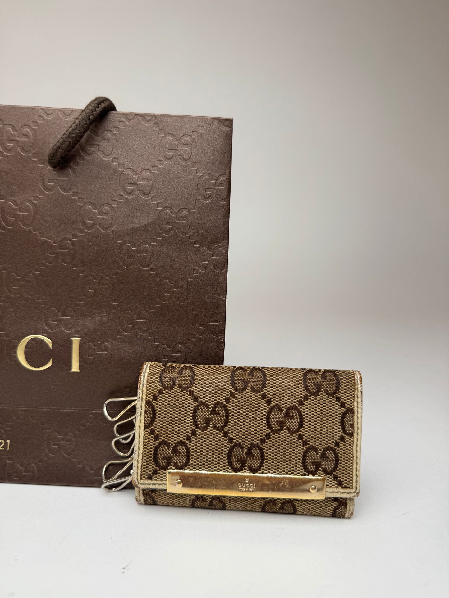 Vintage Gucci Monogram Key Holder beige white