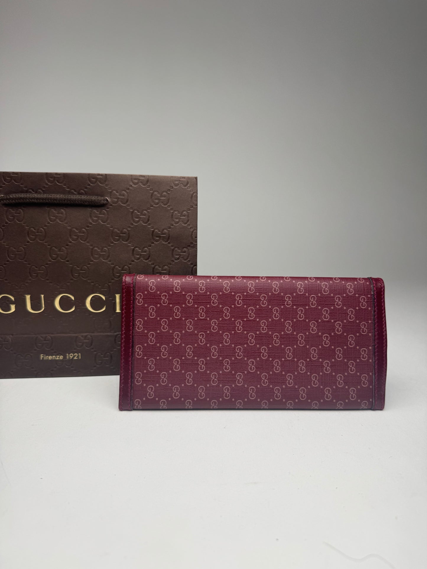 Vintage Gucci leather ID holder purple
