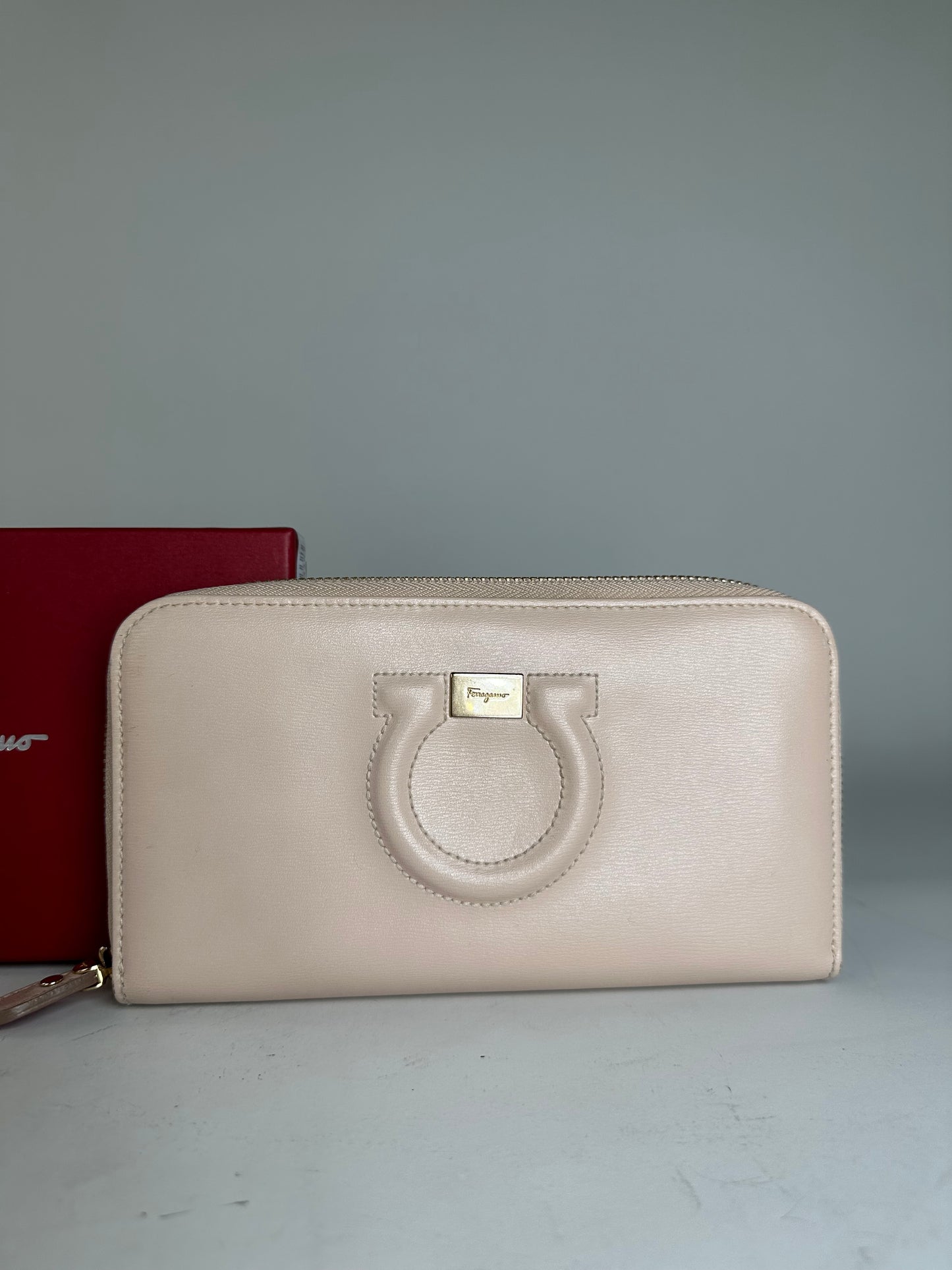 Vintage Ferragamo Leather Zip Wallet Cream Gold