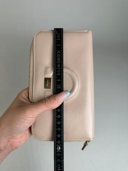 Vintage Ferragamo Leather Zip Wallet Cream Gold