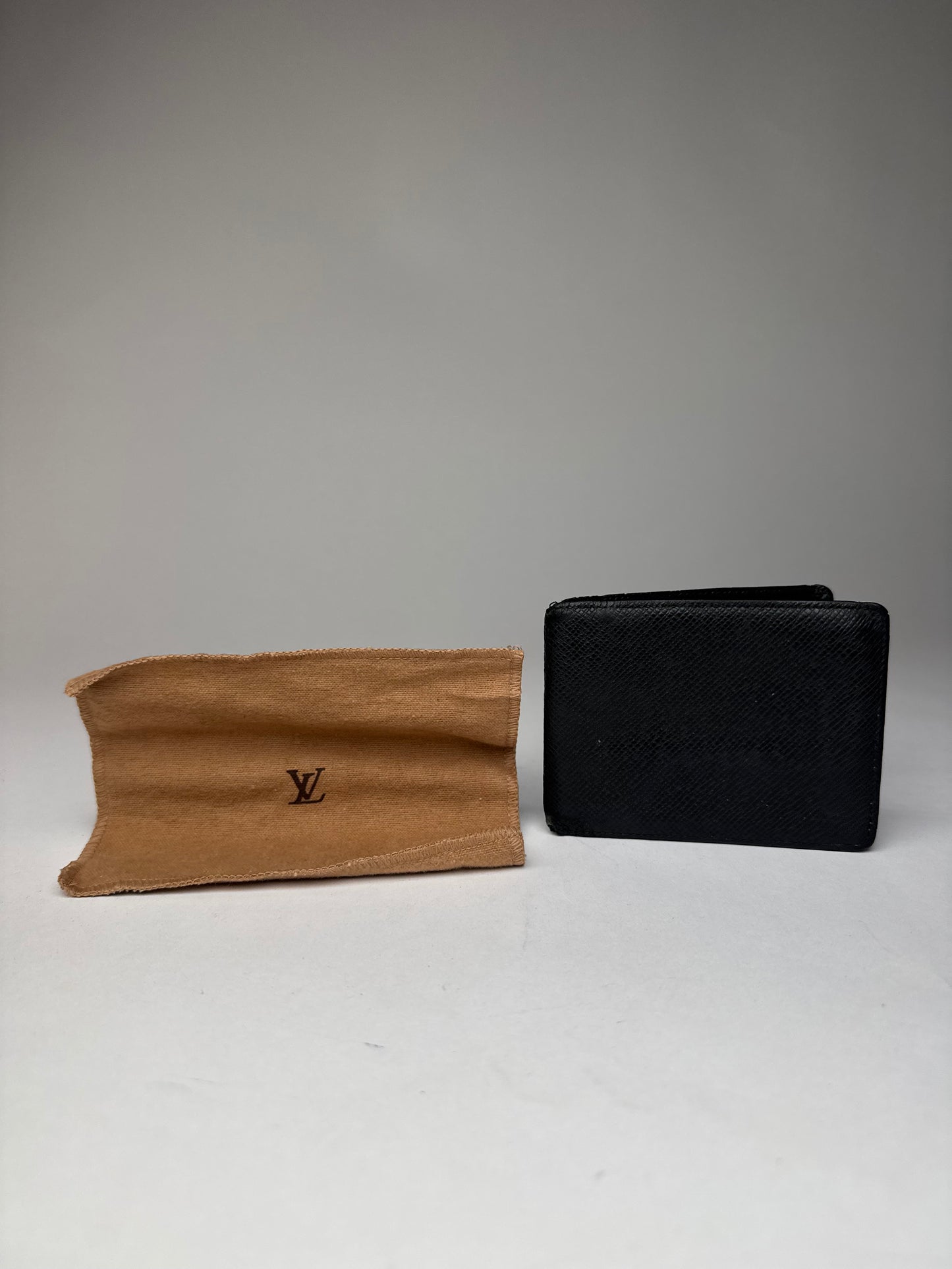 Vintage Louis Vuitton Taiga Leather Card Holder Black