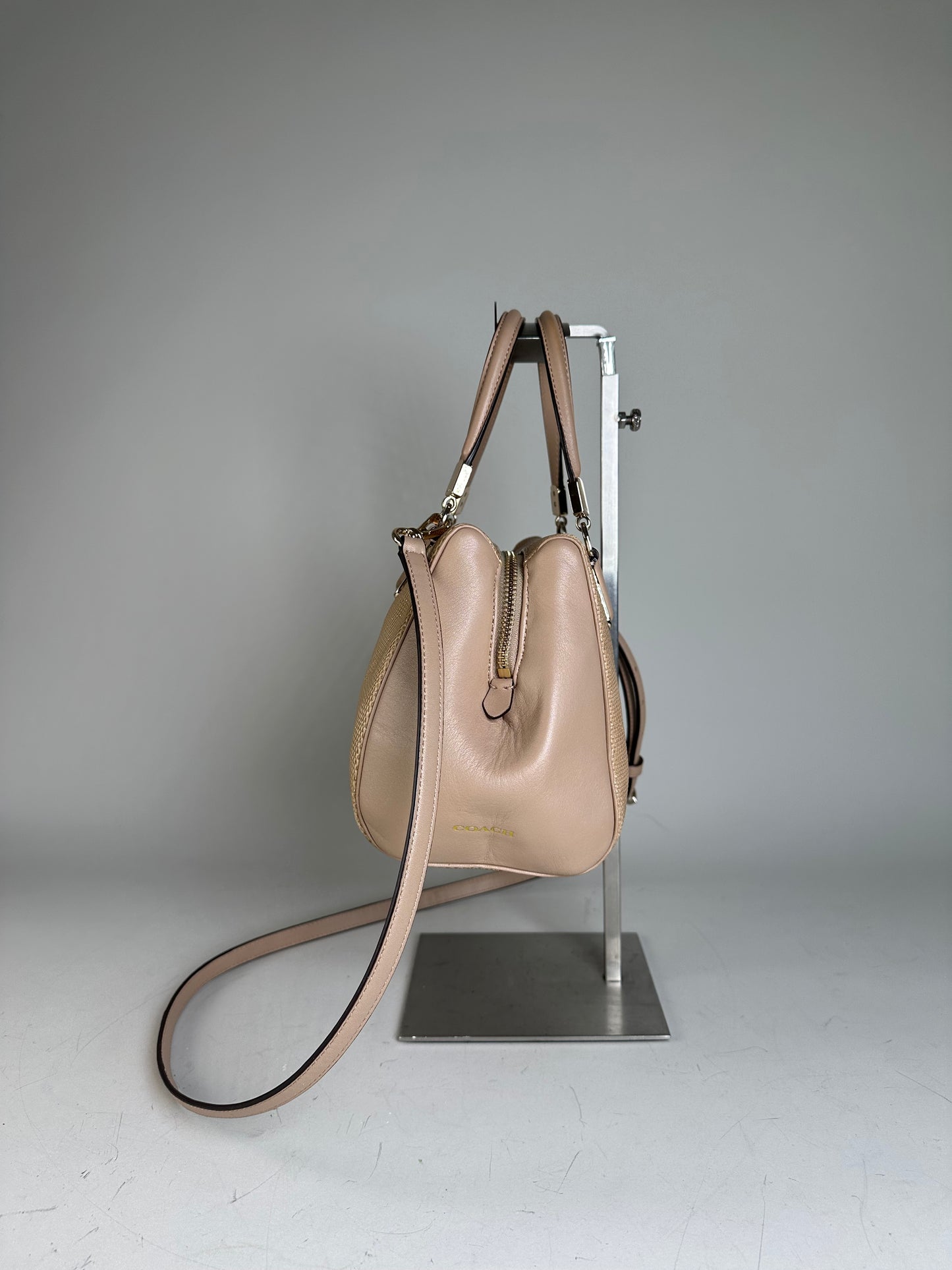 Vintage Coach Textured Leather Handbag Light Beige Gold
