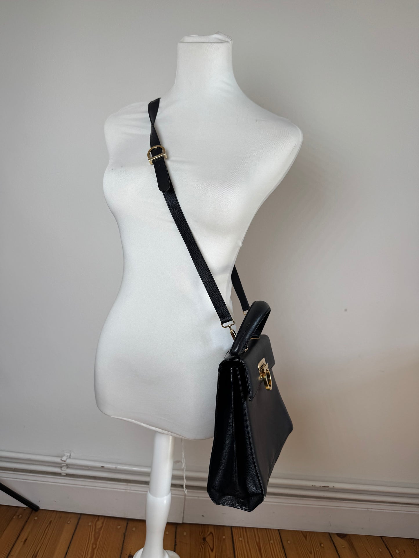 Sac vintage en cuir noir Salvatore Ferragamo 2 voies