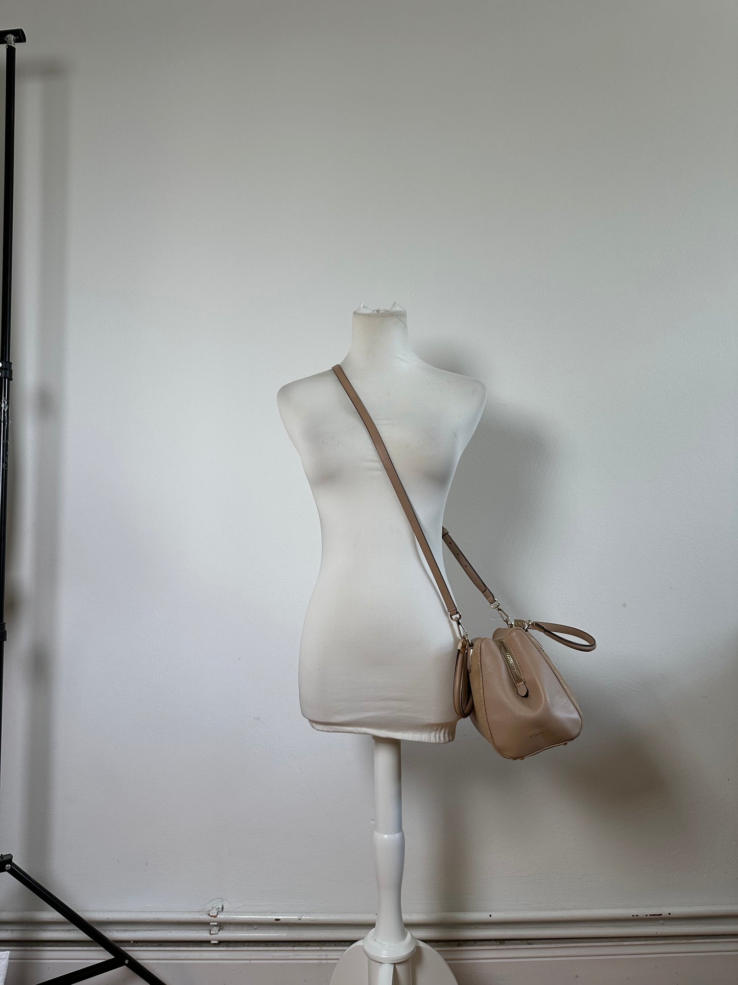 Vintage Coach Textured Leather Handbag Light Beige Gold