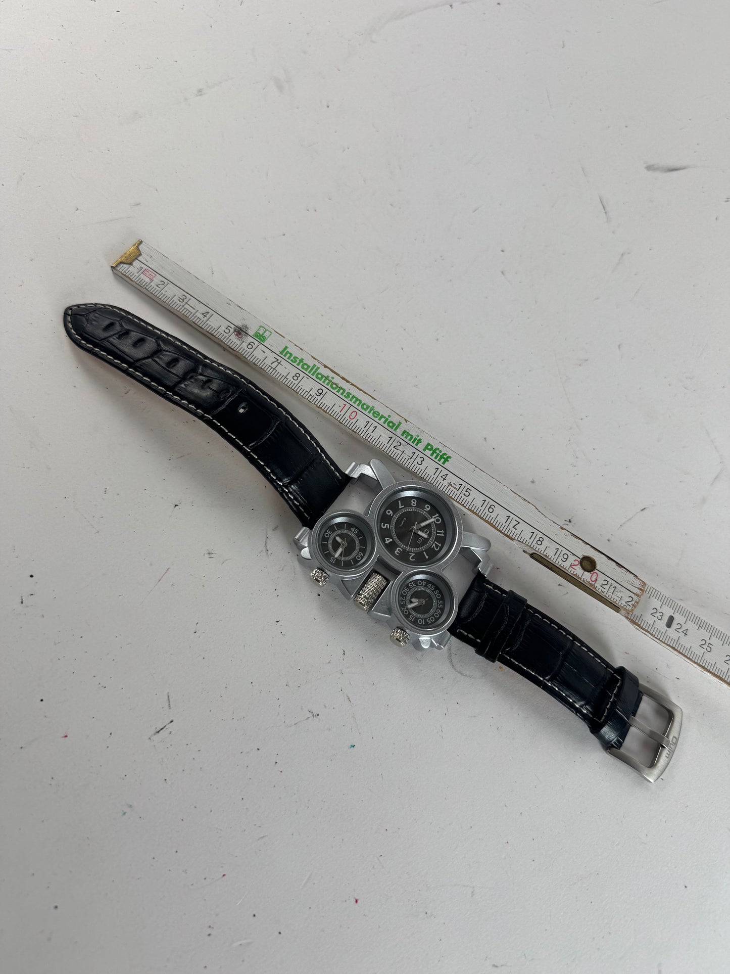 Mens Quartz Watch Black Silver