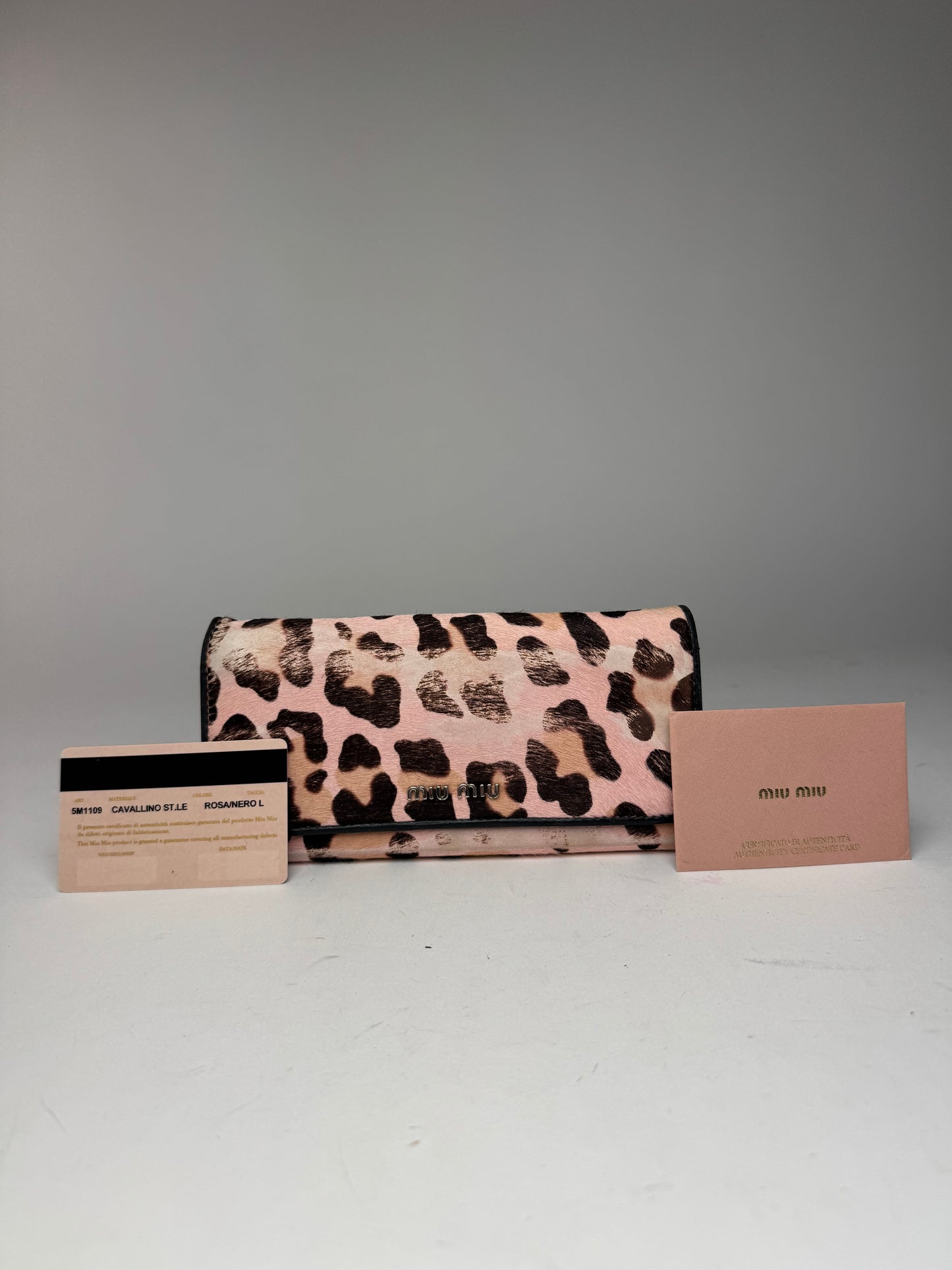 Portefeuille vintage en cuir fourrure Miu Miu noir rose