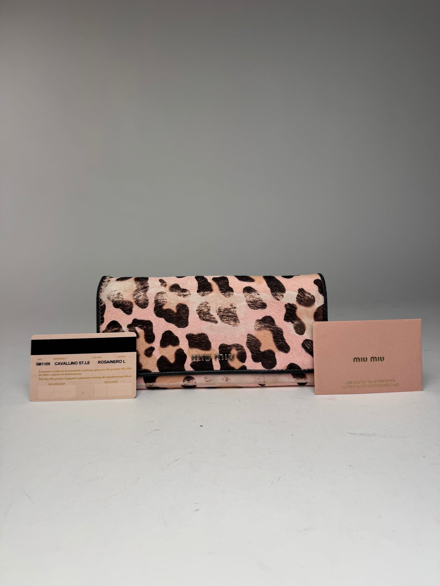 Portefeuille vintage en cuir fourrure Miu Miu noir rose