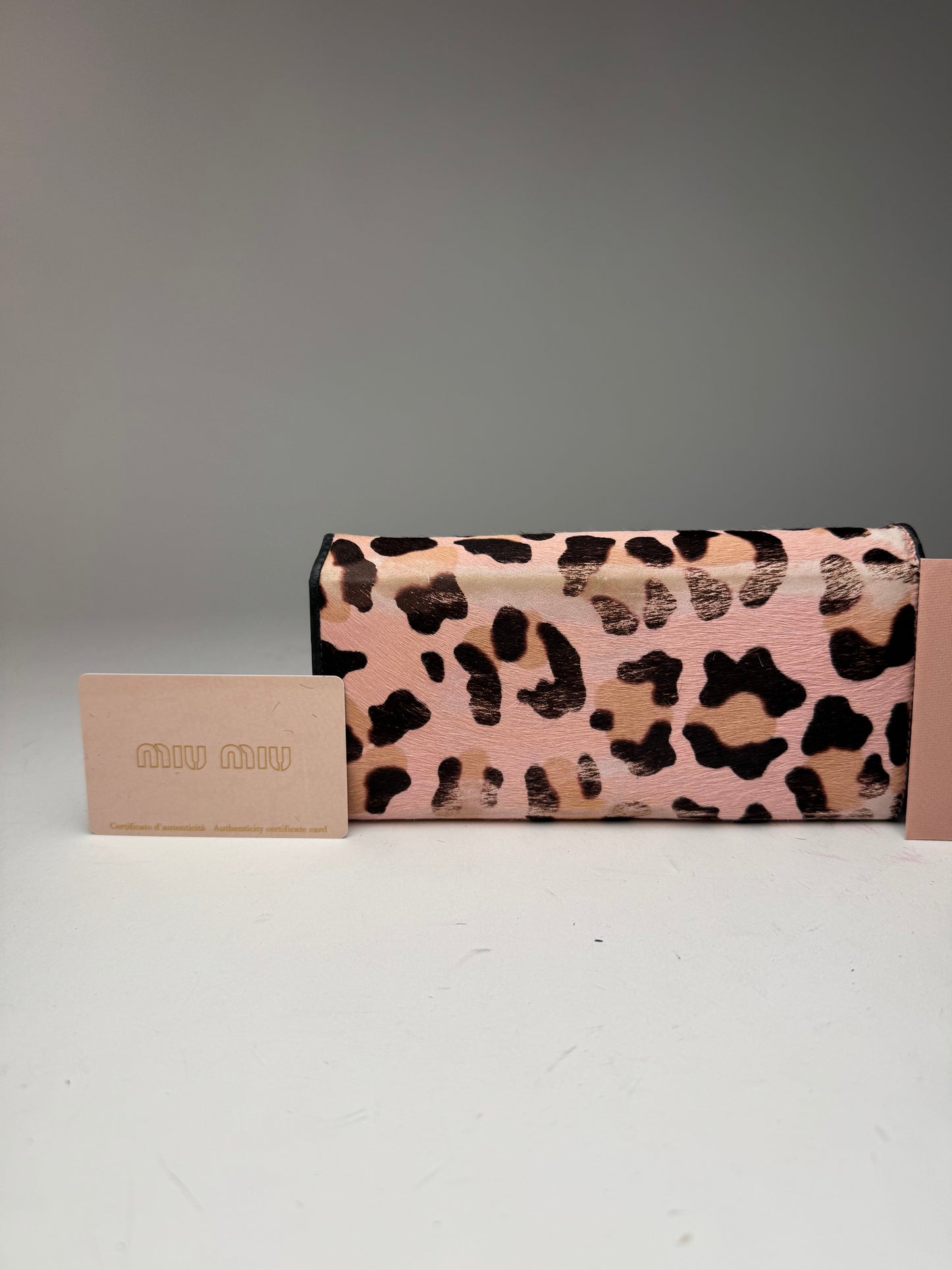 Portefeuille vintage en cuir fourrure Miu Miu noir rose