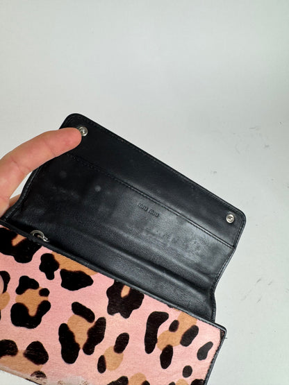 Portefeuille vintage en cuir fourrure Miu Miu noir rose
