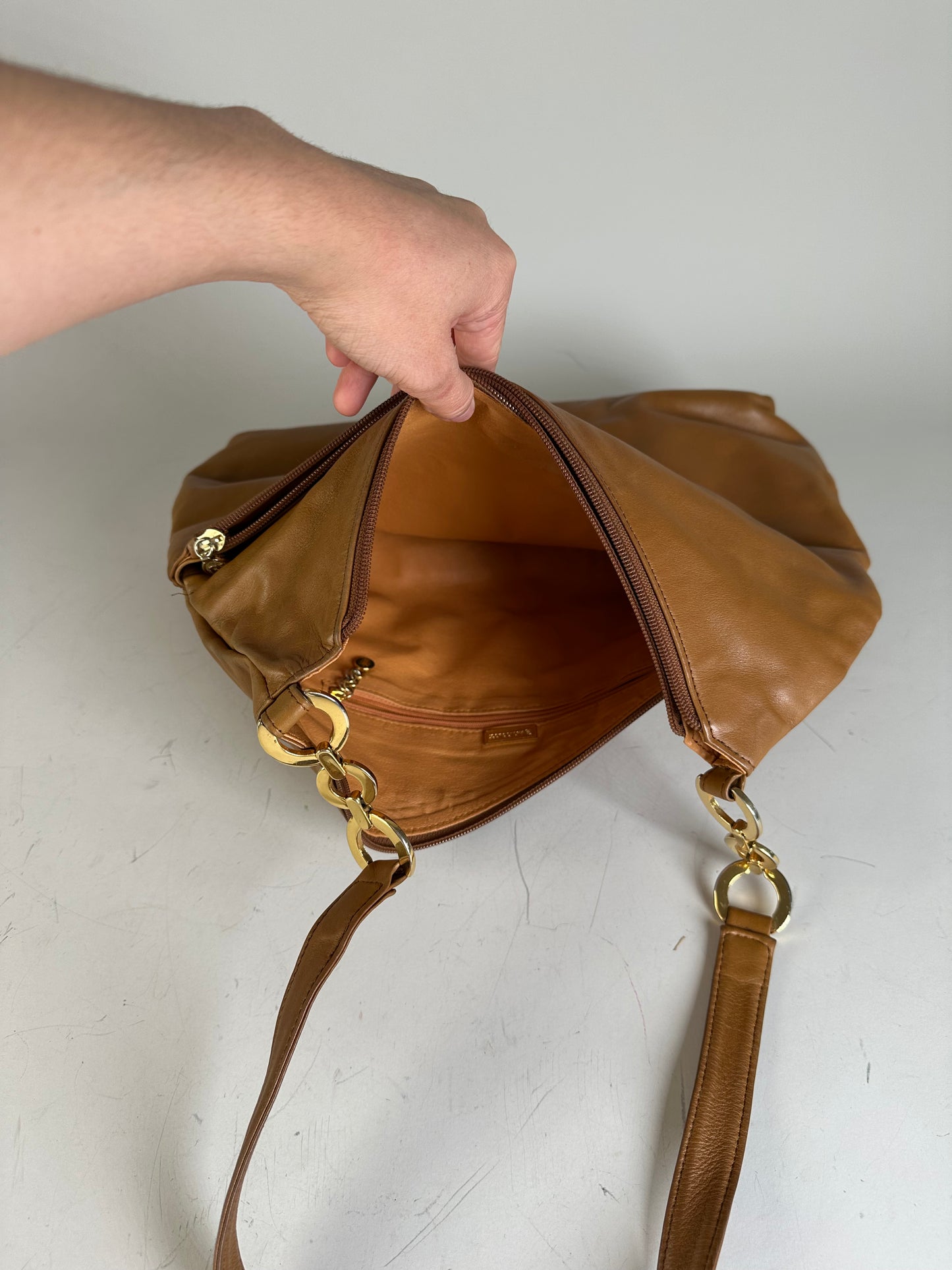 Vintage Gucci Leather Shoulder Bag Tan Gold