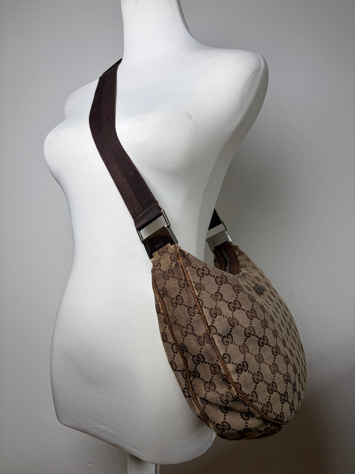 Vintage Gucci GG Supreme Hobo Bag Late 2000s Beige Brown
