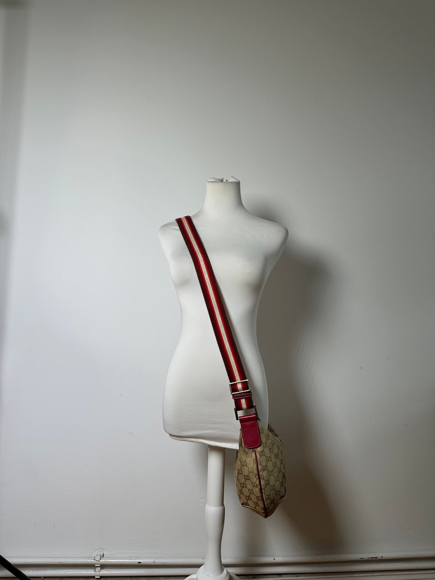 Vintage Gucci GG Supreme Shoulder Bag Beige Red