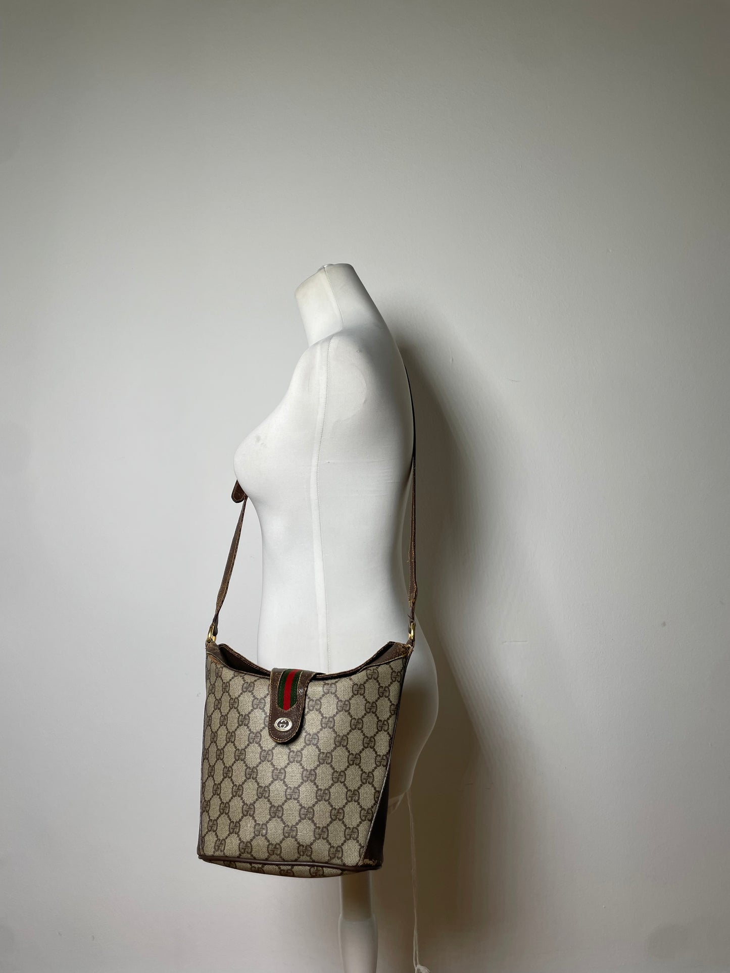 Vintage Gucci GG Supreme Shoulder Bag Beige Brown Gold