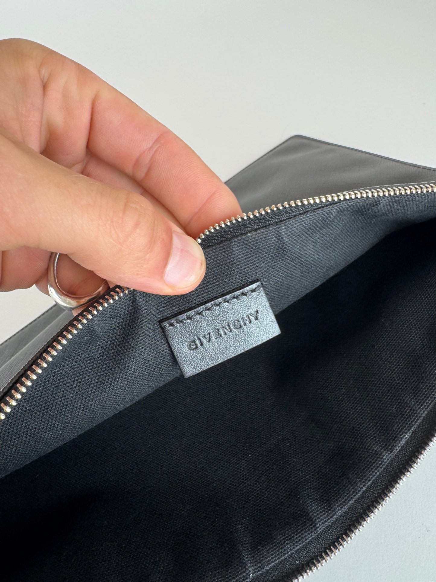Pochette en cuir Givenchy Noir Pervert 17