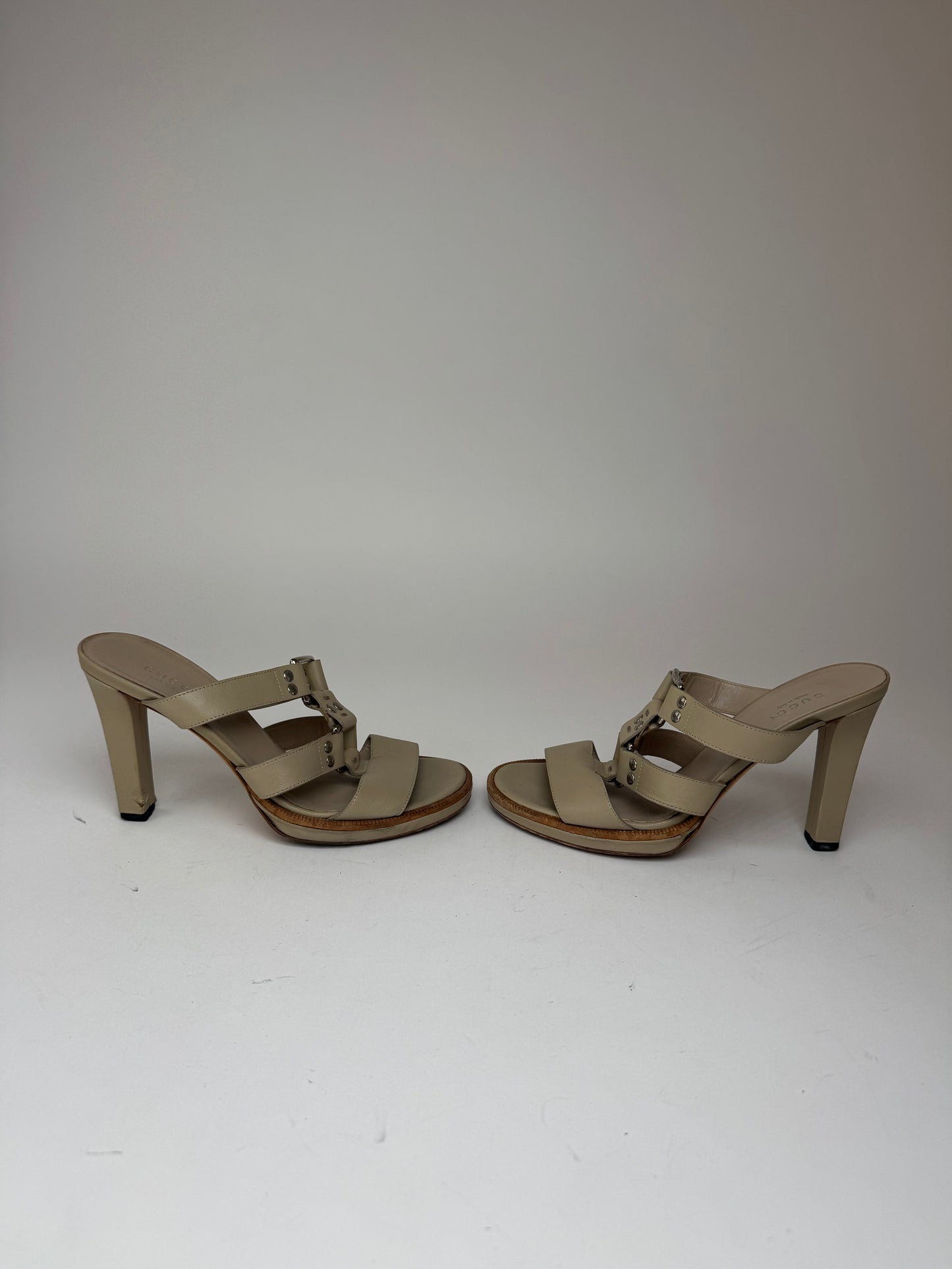 Vintage Gucci Leather Pumps Beige 37