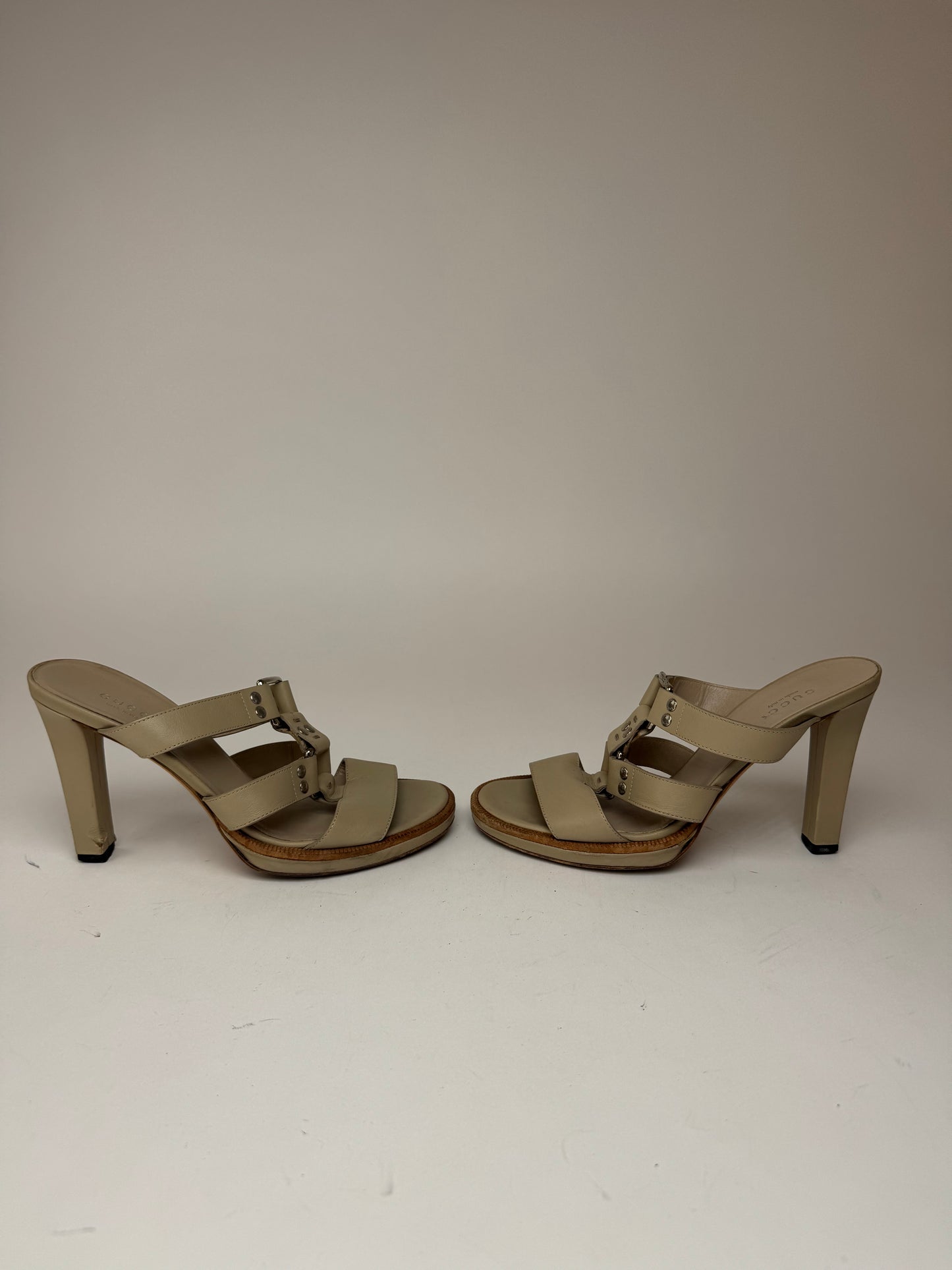 Vintage Gucci Leather Pumps Beige 37