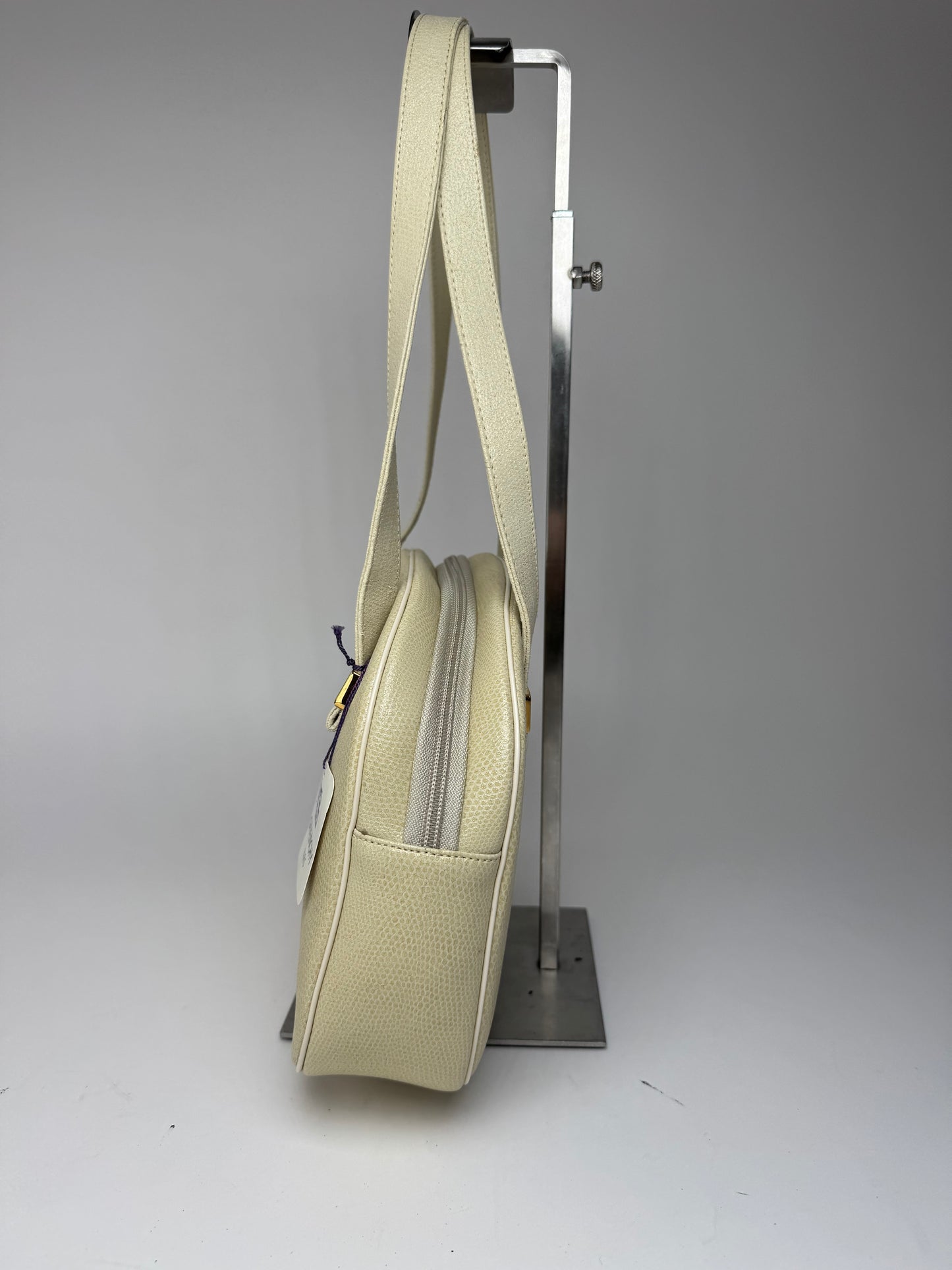 Sac vintage Givenchy en cuir embossé serpent beige