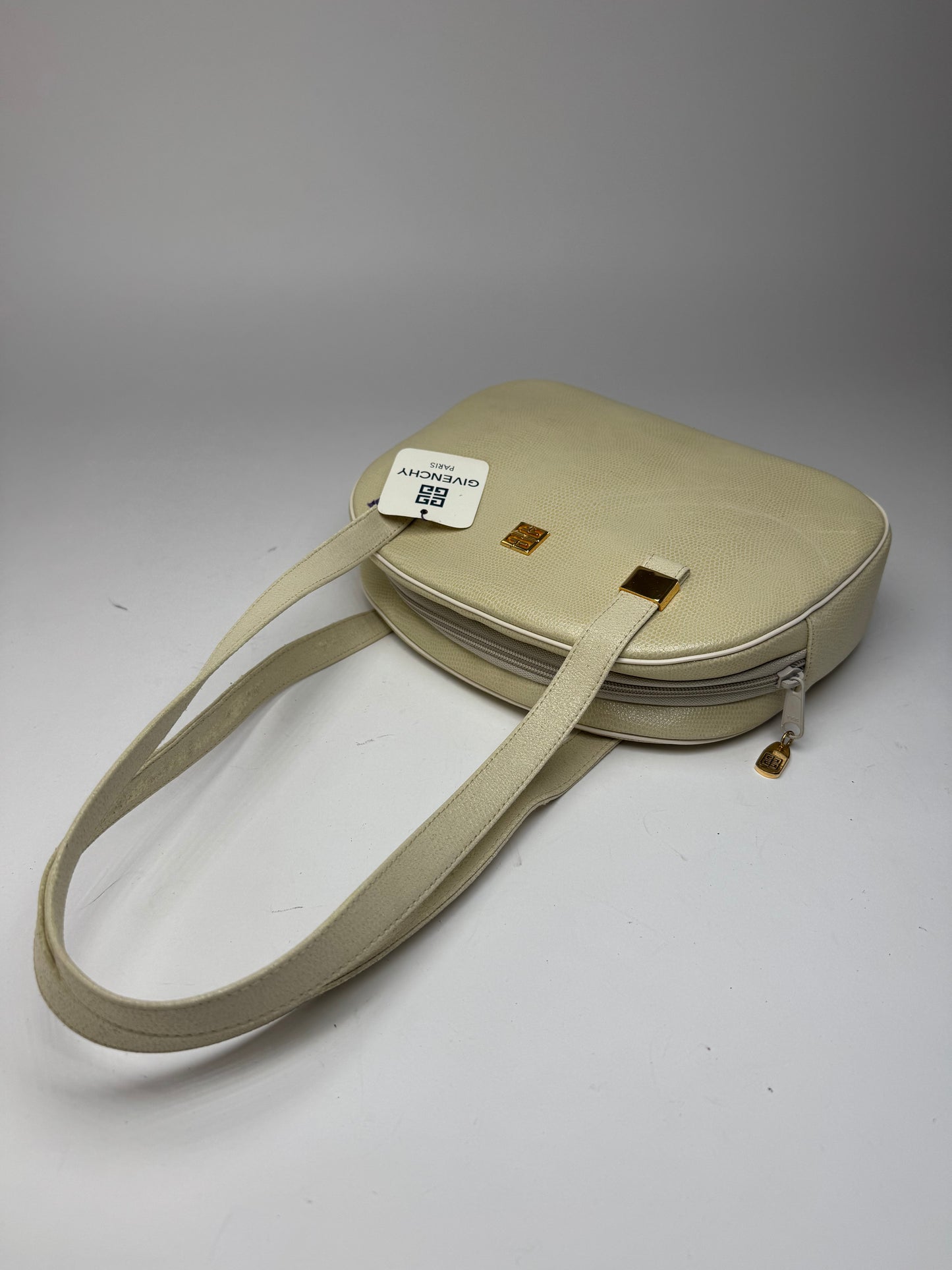 Sac vintage Givenchy en cuir embossé serpent beige