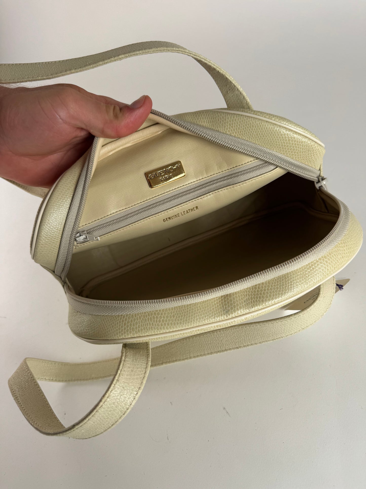 Sac vintage Givenchy en cuir embossé serpent beige