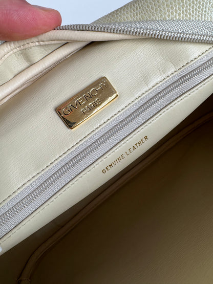 Sac vintage Givenchy en cuir embossé serpent beige