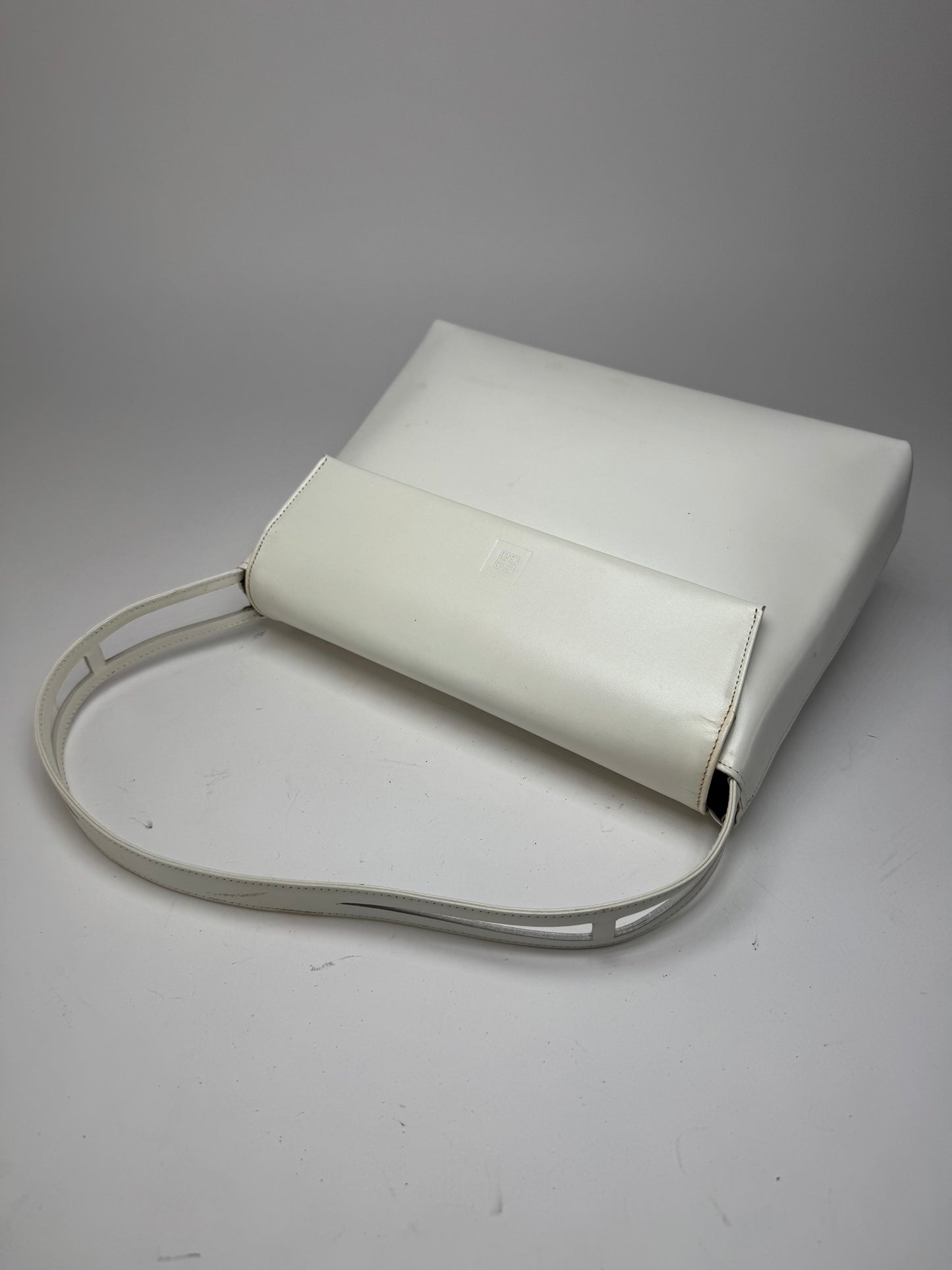 Sac vintage en cuir verni Givenchy blanc