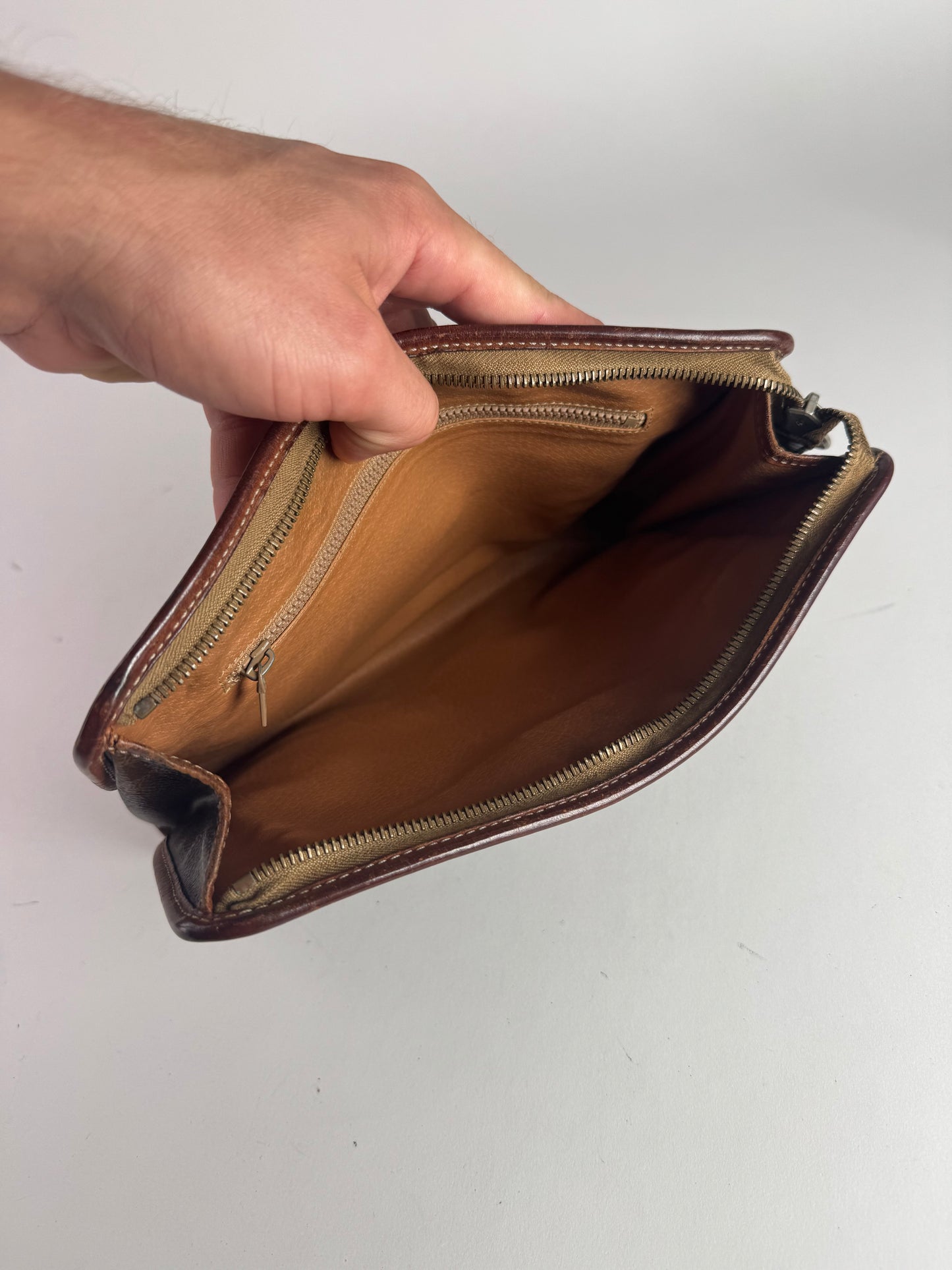 Pochette vintage Celine Paris en cuir monogramme marron