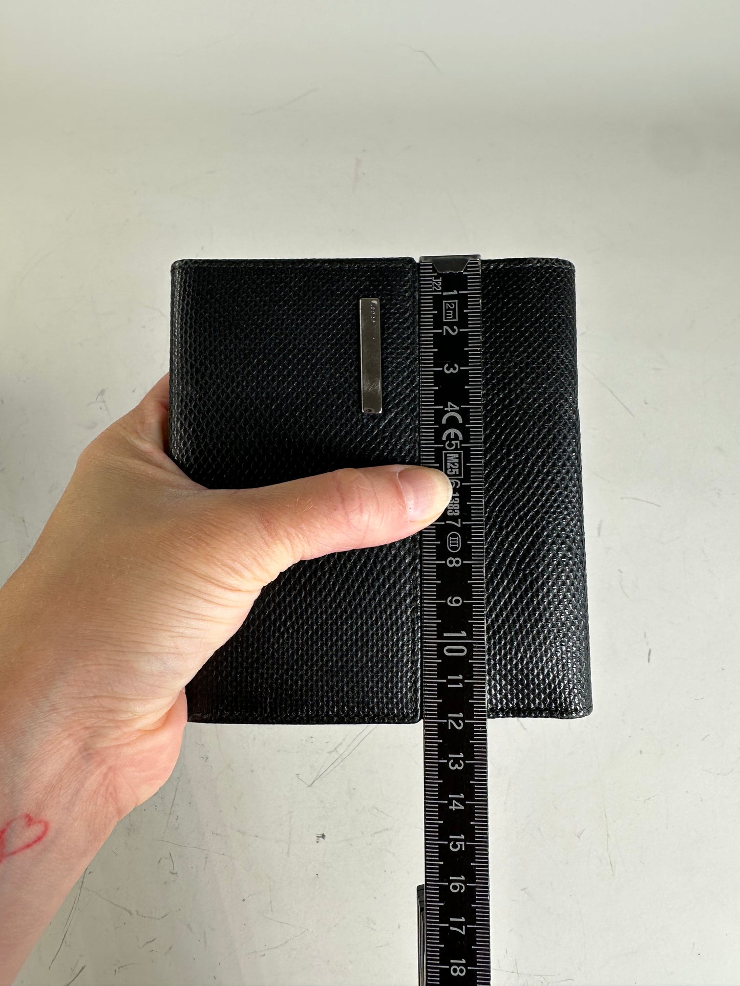 Vintage Gucci Textured Leather Wallet Black Silver
