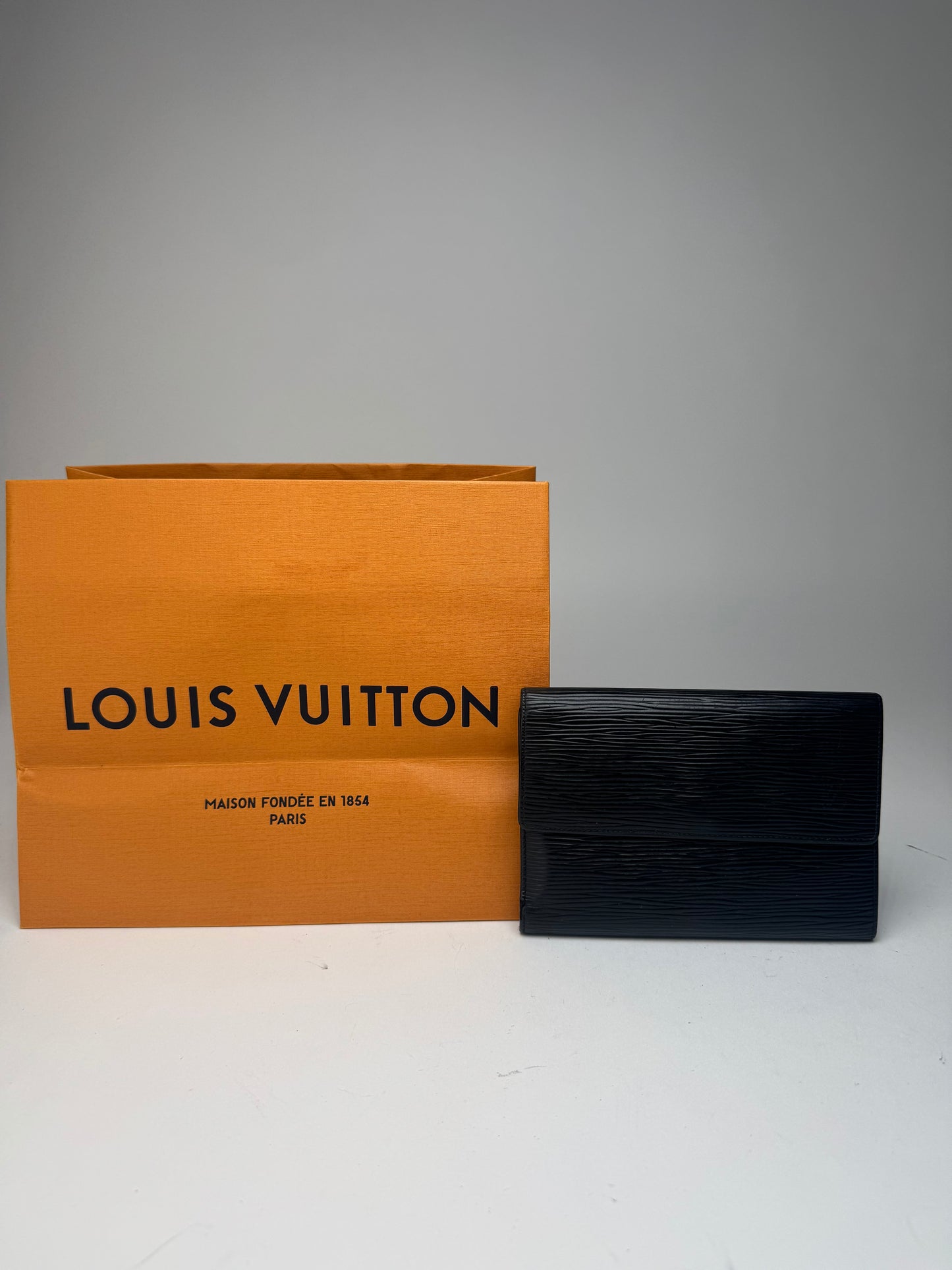 Vintage Louis Vuitton EPI Leather wallet Black