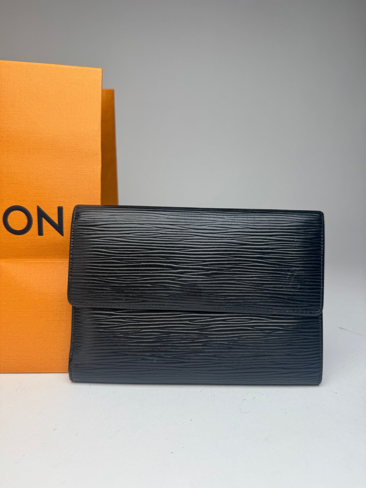 Vintage Louis Vuitton EPI Leather wallet Black