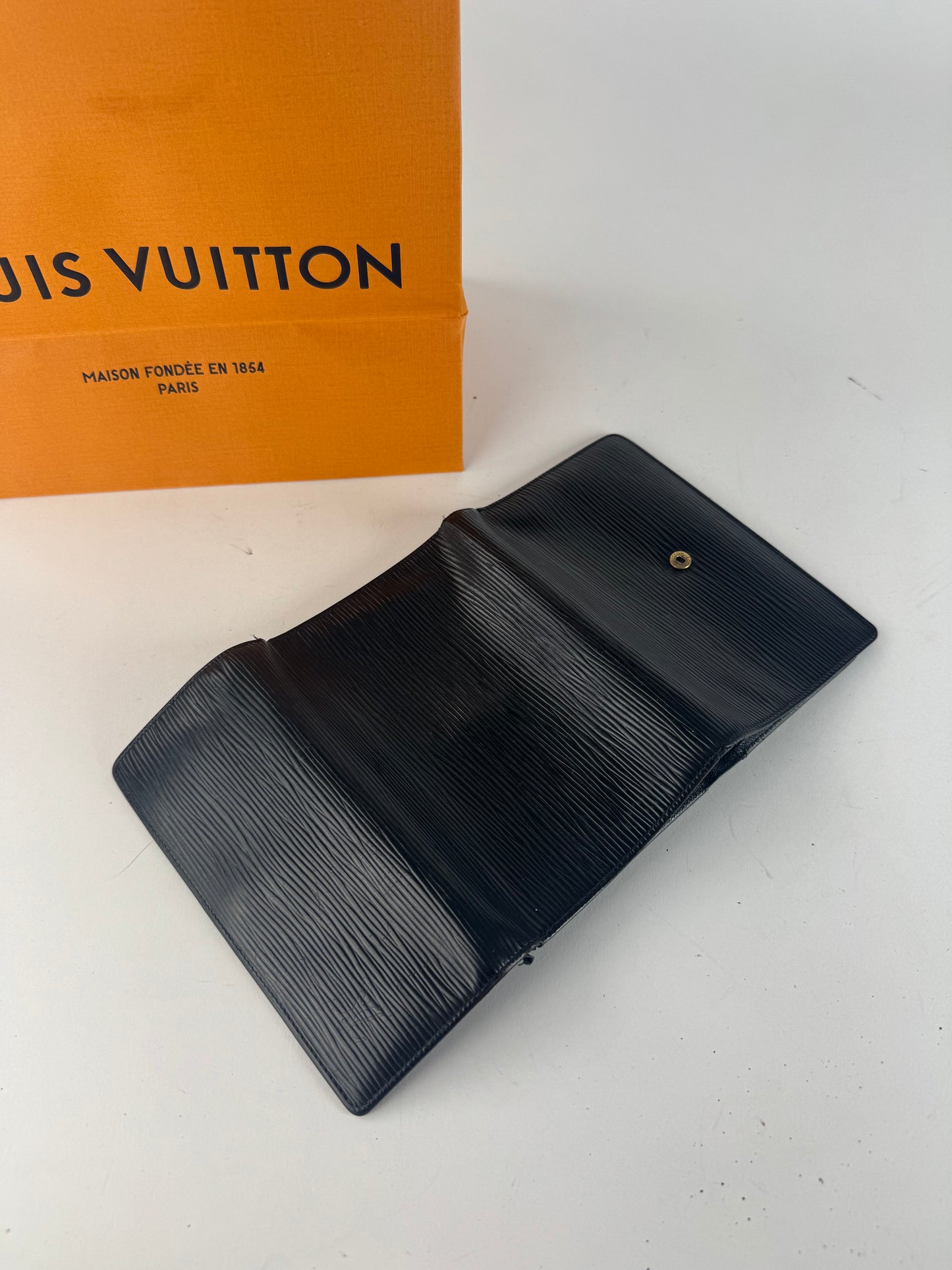 Vintage Louis Vuitton EPI Leather wallet Black
