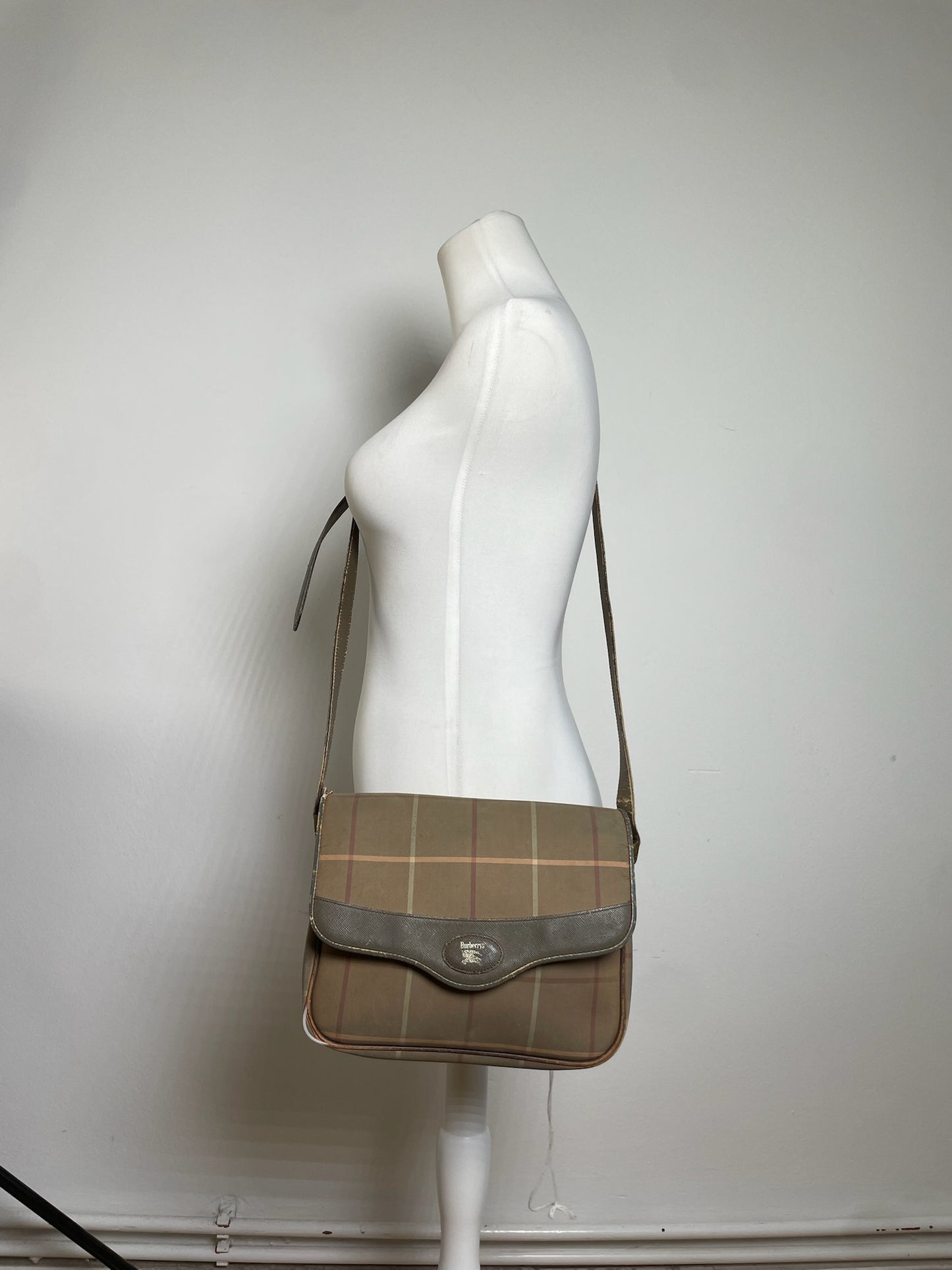 Burberry Vintage Shoulder Bag Iconic Check in Beige and Brown