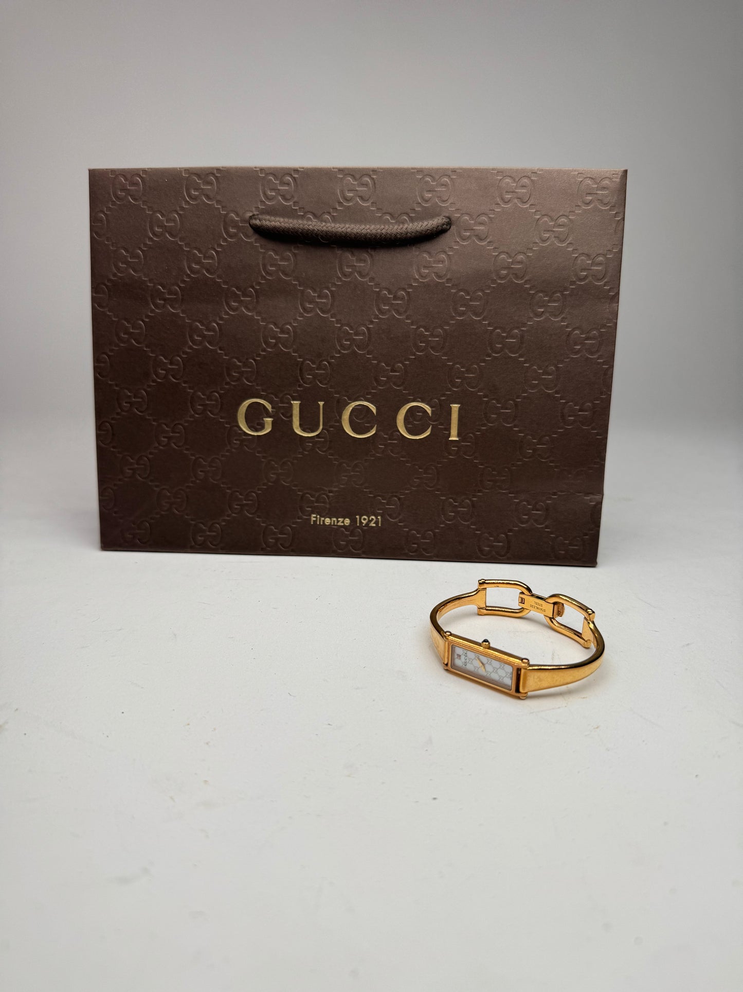 Montre Gucci vintage à mors en or